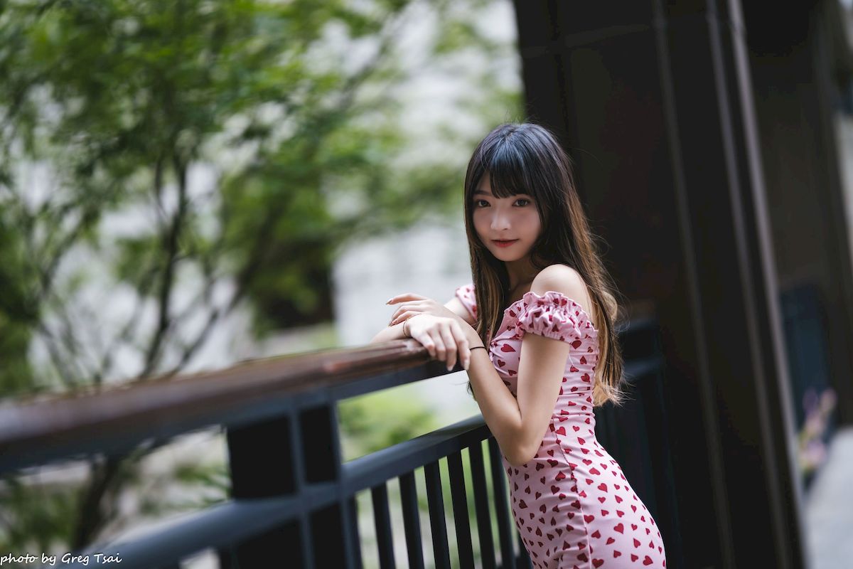 小穎红心包臀裙修长美腿信义区主题写真