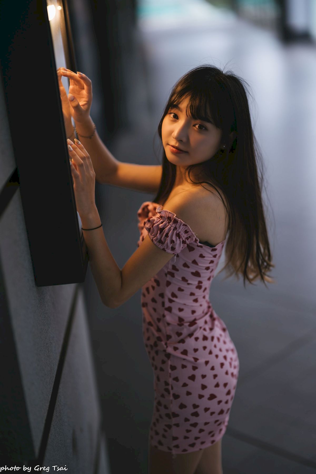 小穎红心包臀裙修长美腿信义区主题写真