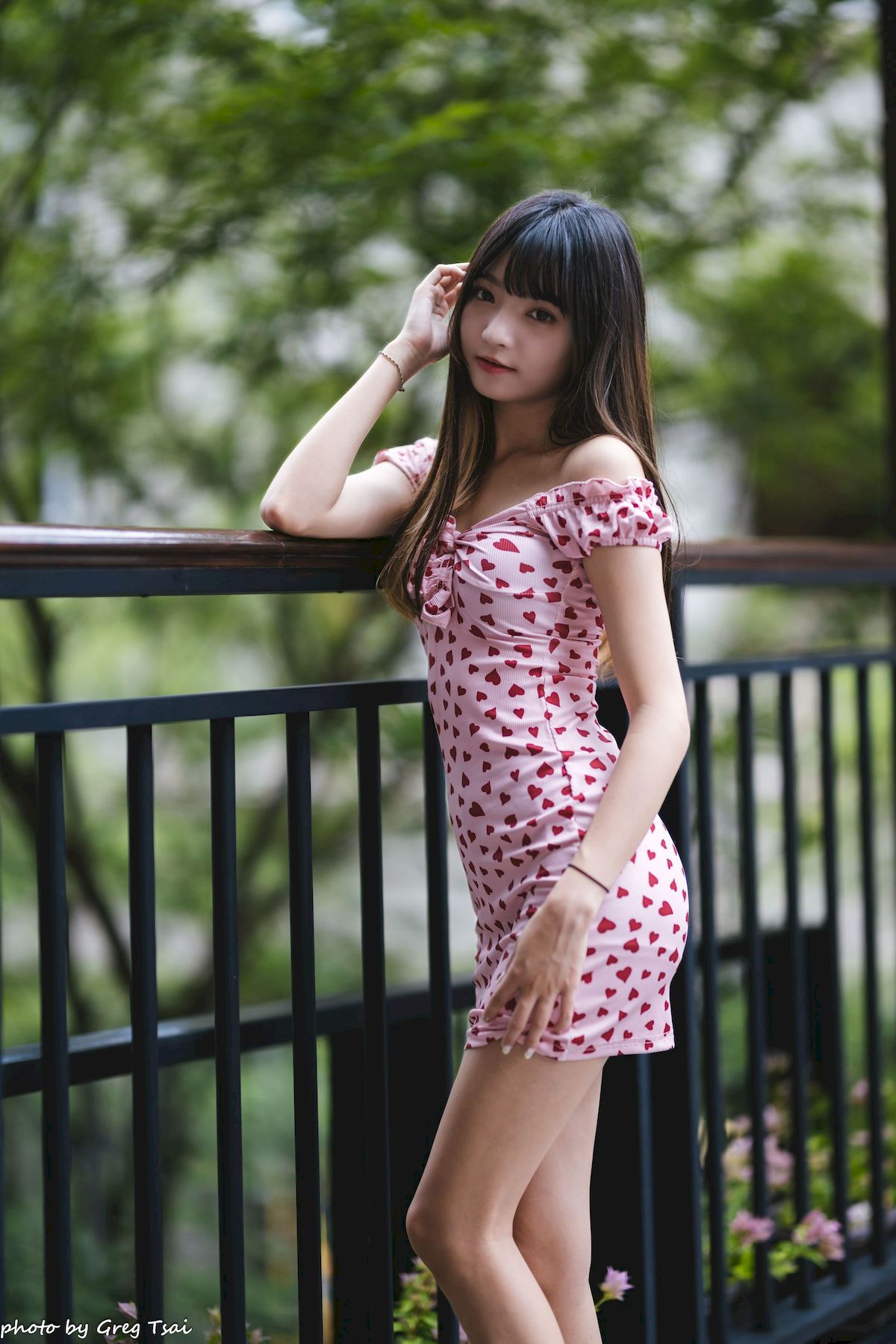 小穎红心包臀裙修长美腿信义区主题写真