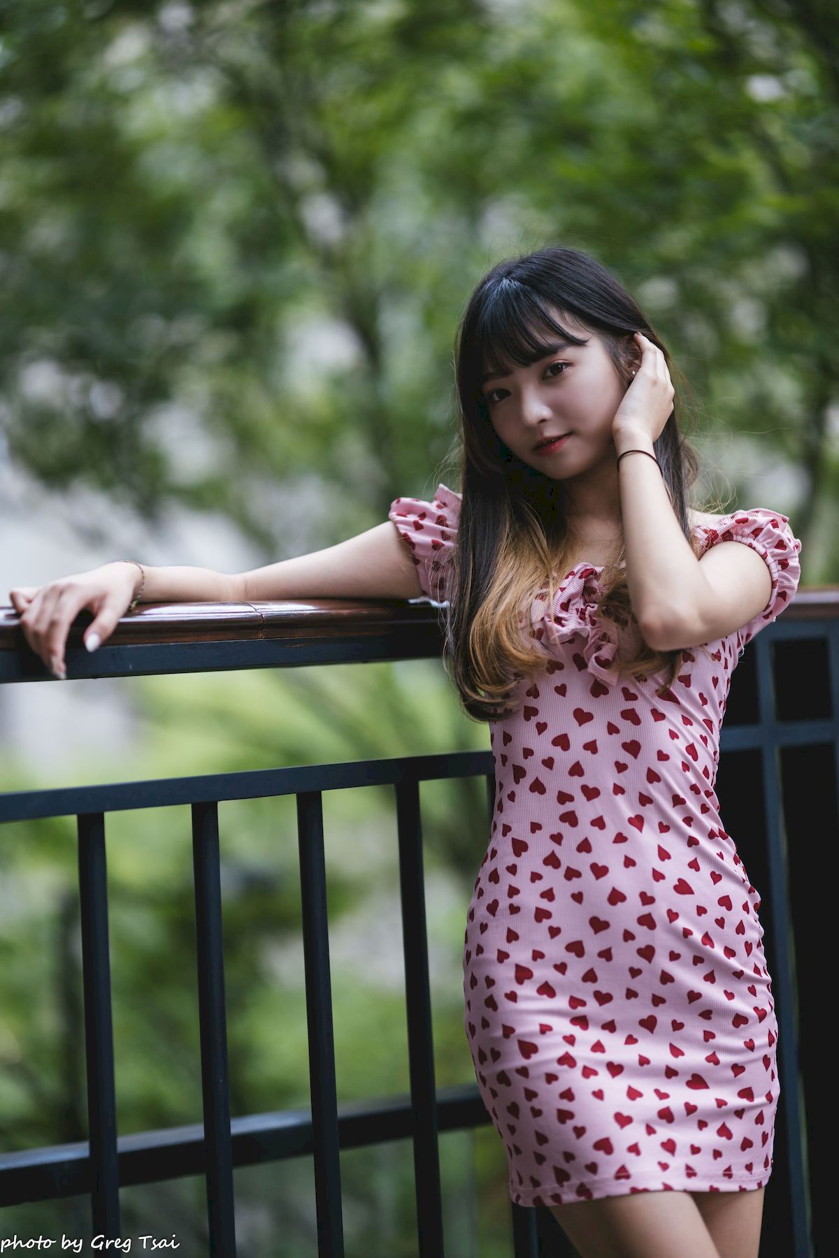 小穎红心包臀裙修长美腿信义区主题写真