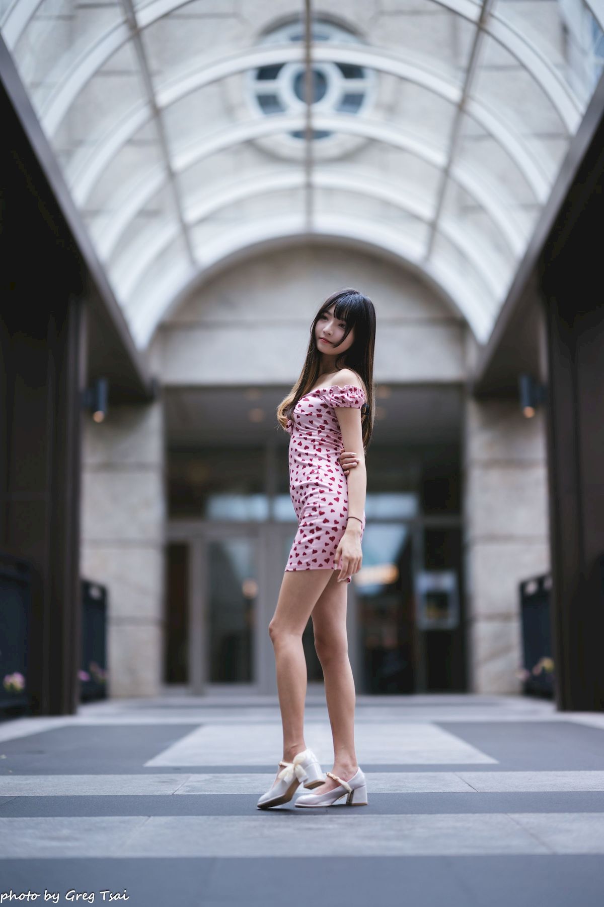 小穎红心包臀裙修长美腿信义区主题写真