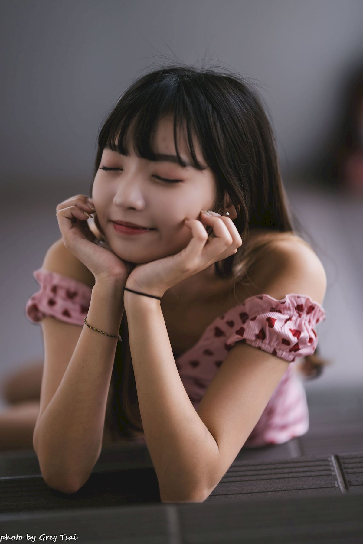 小穎红心包臀裙修长美腿信义区主题写真