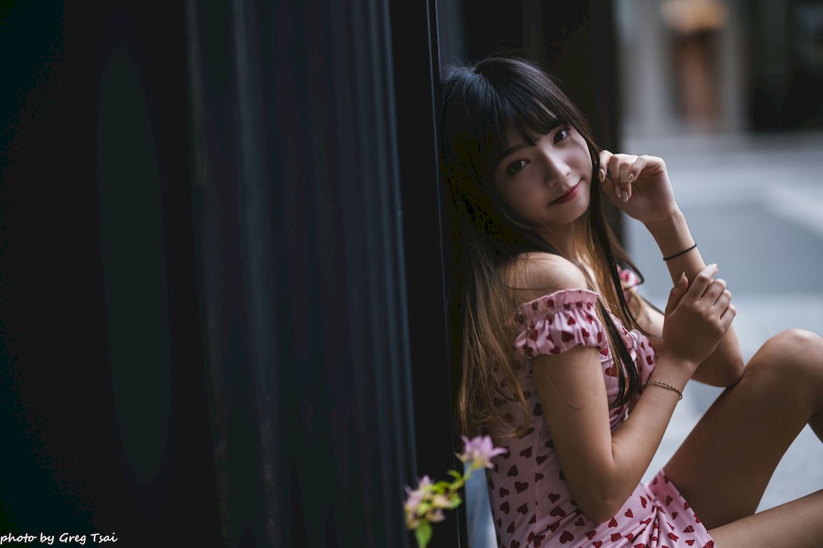 小穎红心包臀裙修长美腿信义区主题写真