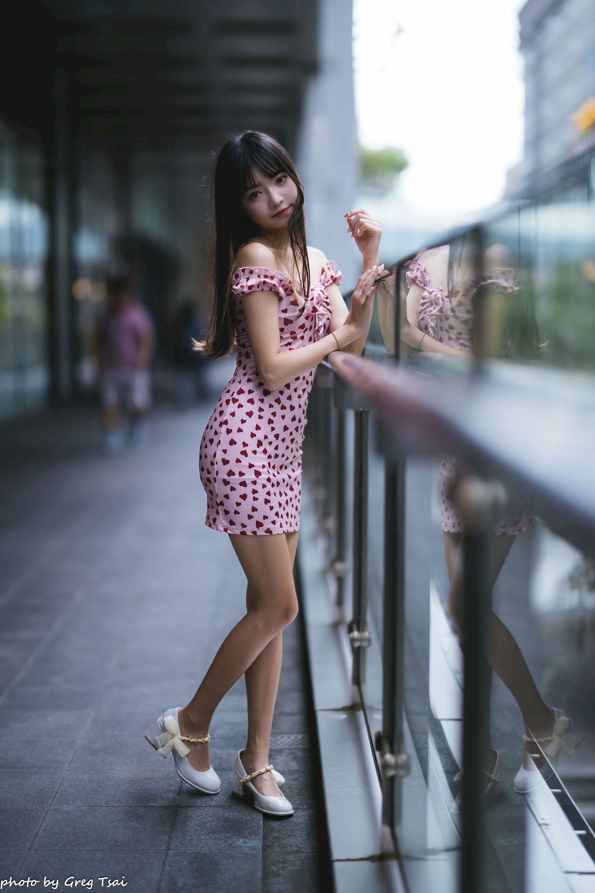 小穎红心包臀裙修长美腿信义区主题写真