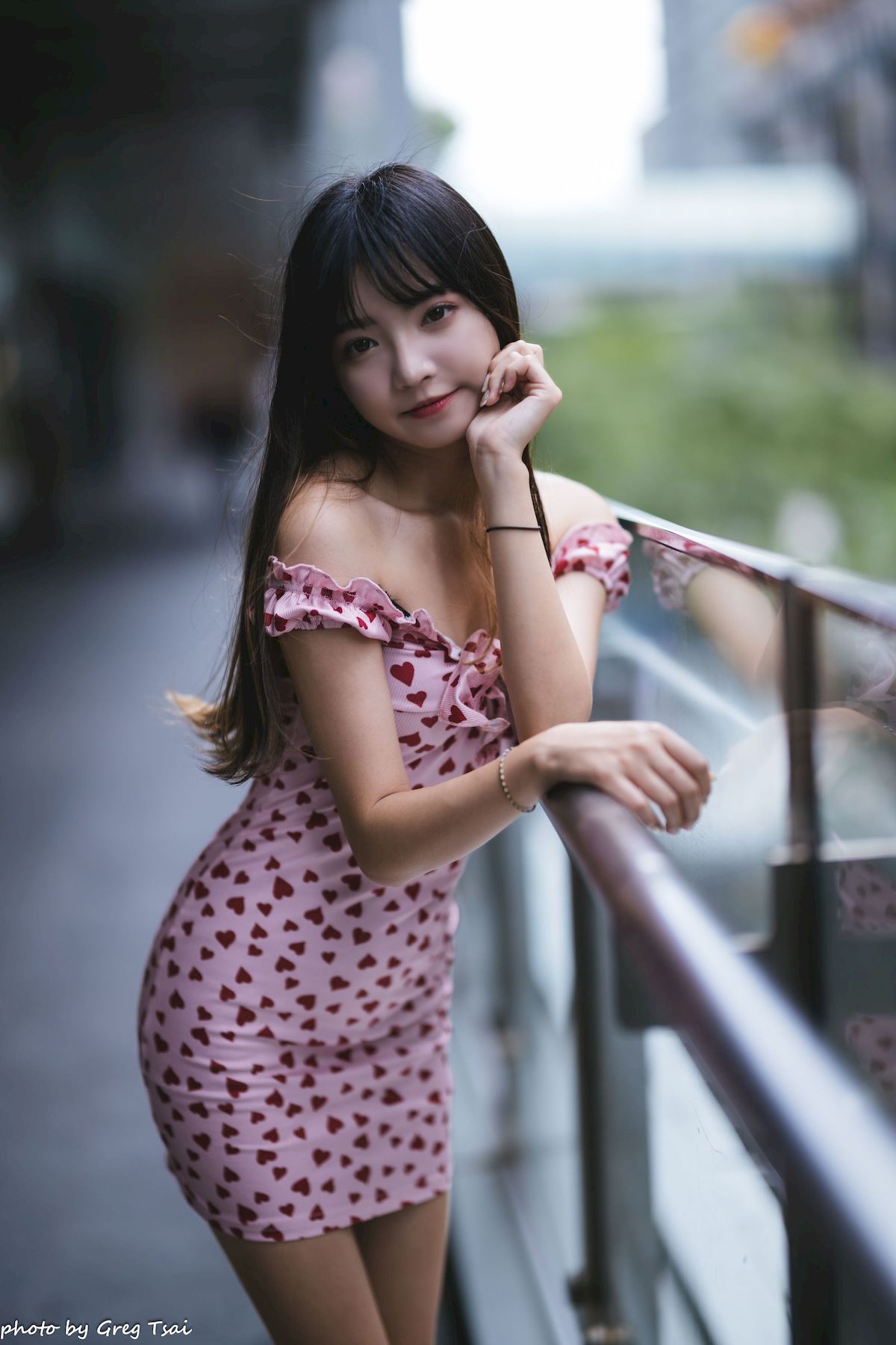 小穎红心包臀裙修长美腿信义区主题写真