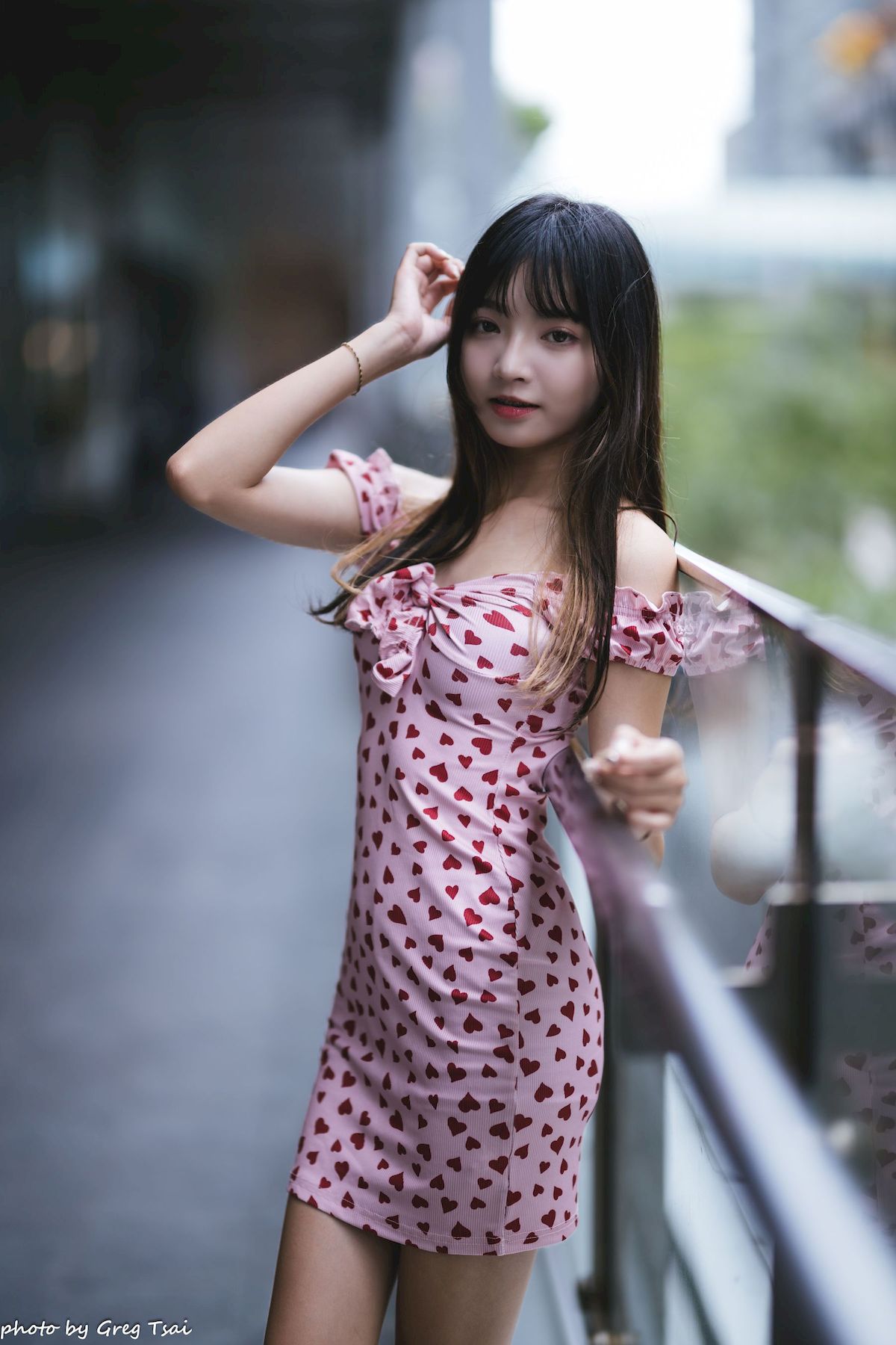 小穎红心包臀裙修长美腿信义区主题写真