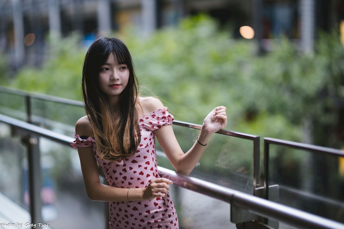 小穎红心包臀裙修长美腿信义区主题写真