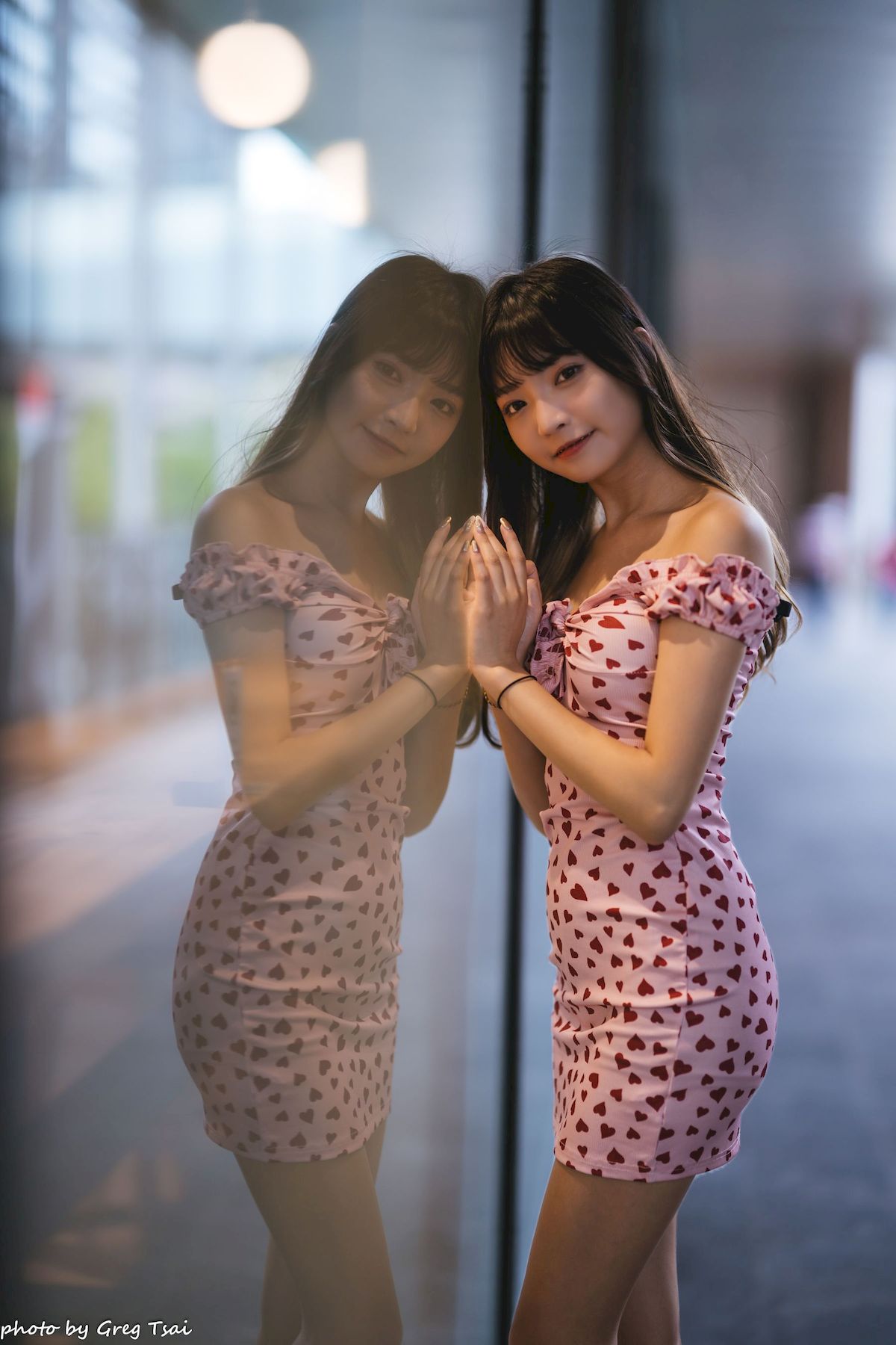 小穎红心包臀裙修长美腿信义区主题写真