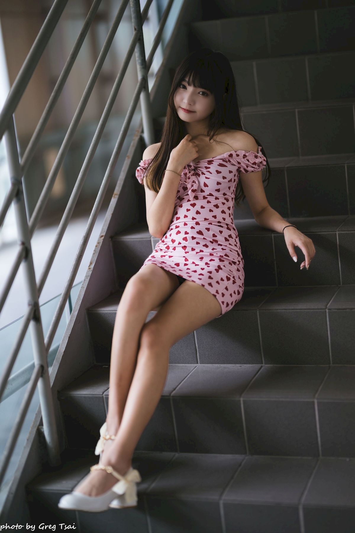 小穎红心包臀裙修长美腿信义区主题写真