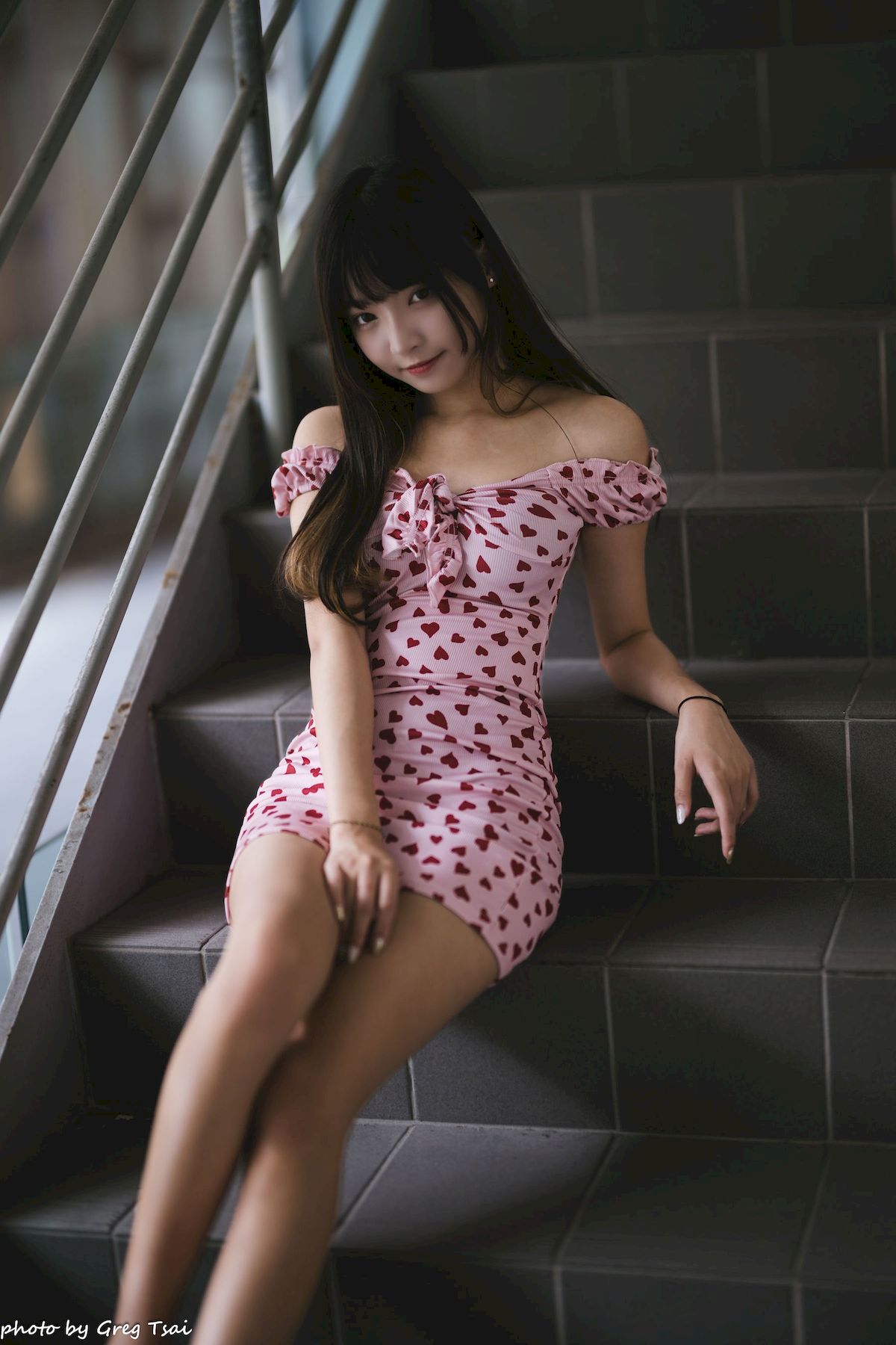 小穎红心包臀裙修长美腿信义区主题写真