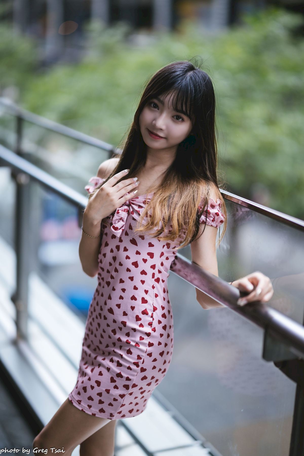 小穎红心包臀裙修长美腿信义区主题写真