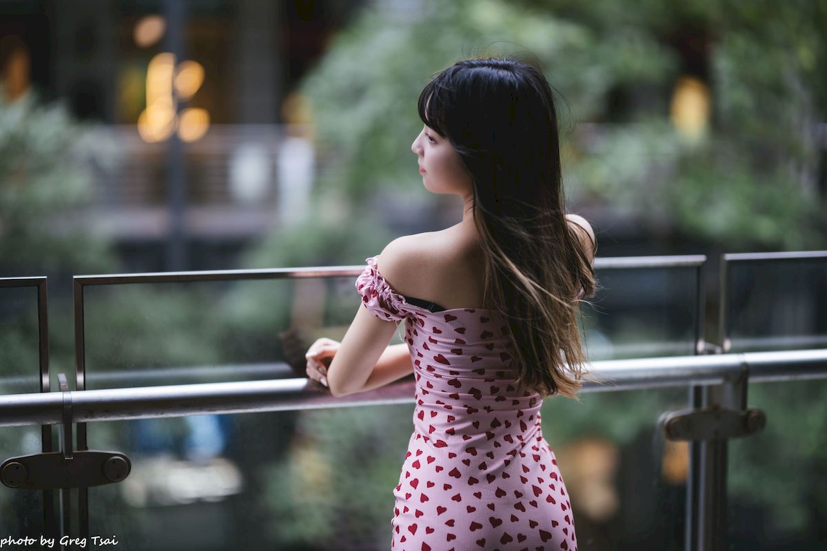 小穎红心包臀裙修长美腿信义区主题写真