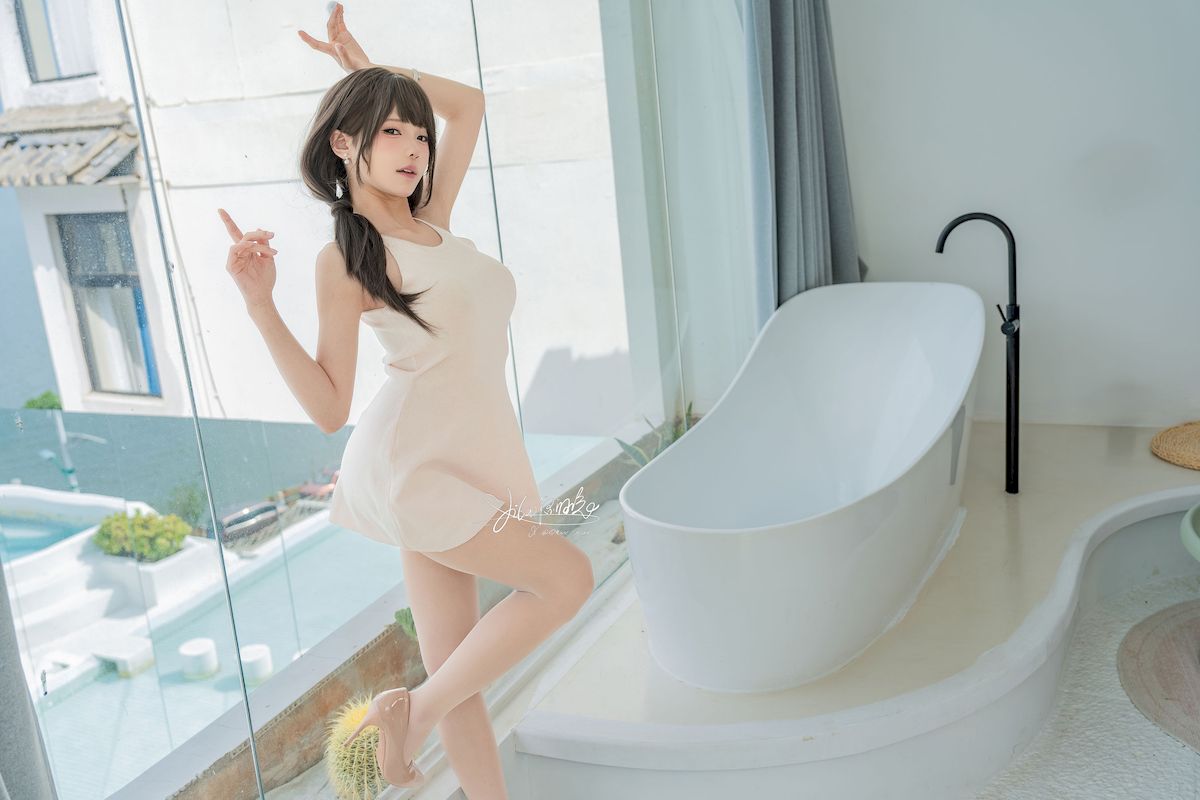 咬一口兔娘米色短裙同居姐姐主题