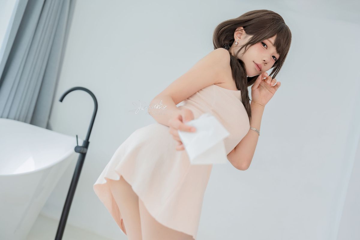 咬一口兔娘米色短裙同居姐姐主题