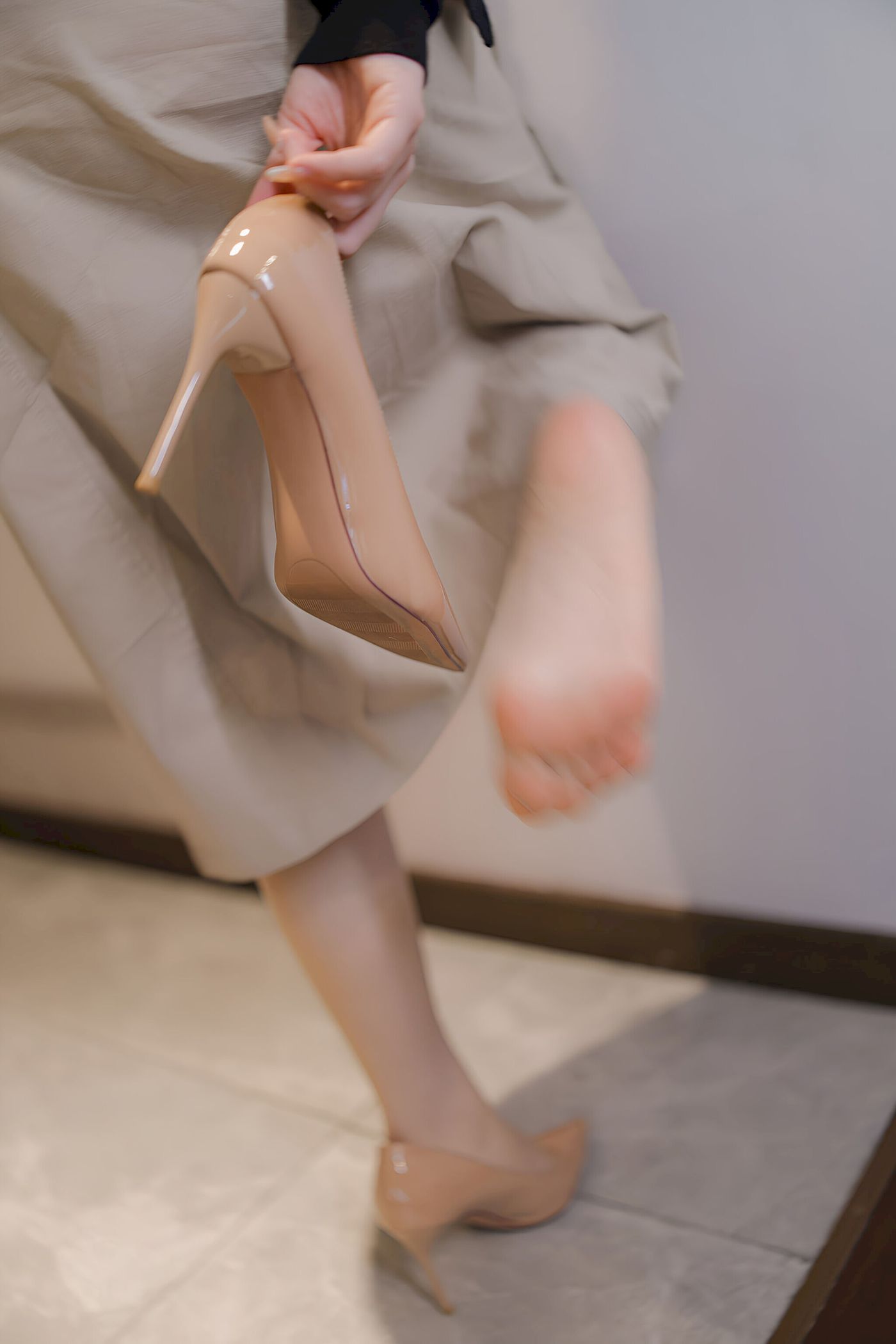 雪晴Astra丝足美腿职场大姐姐主题写真