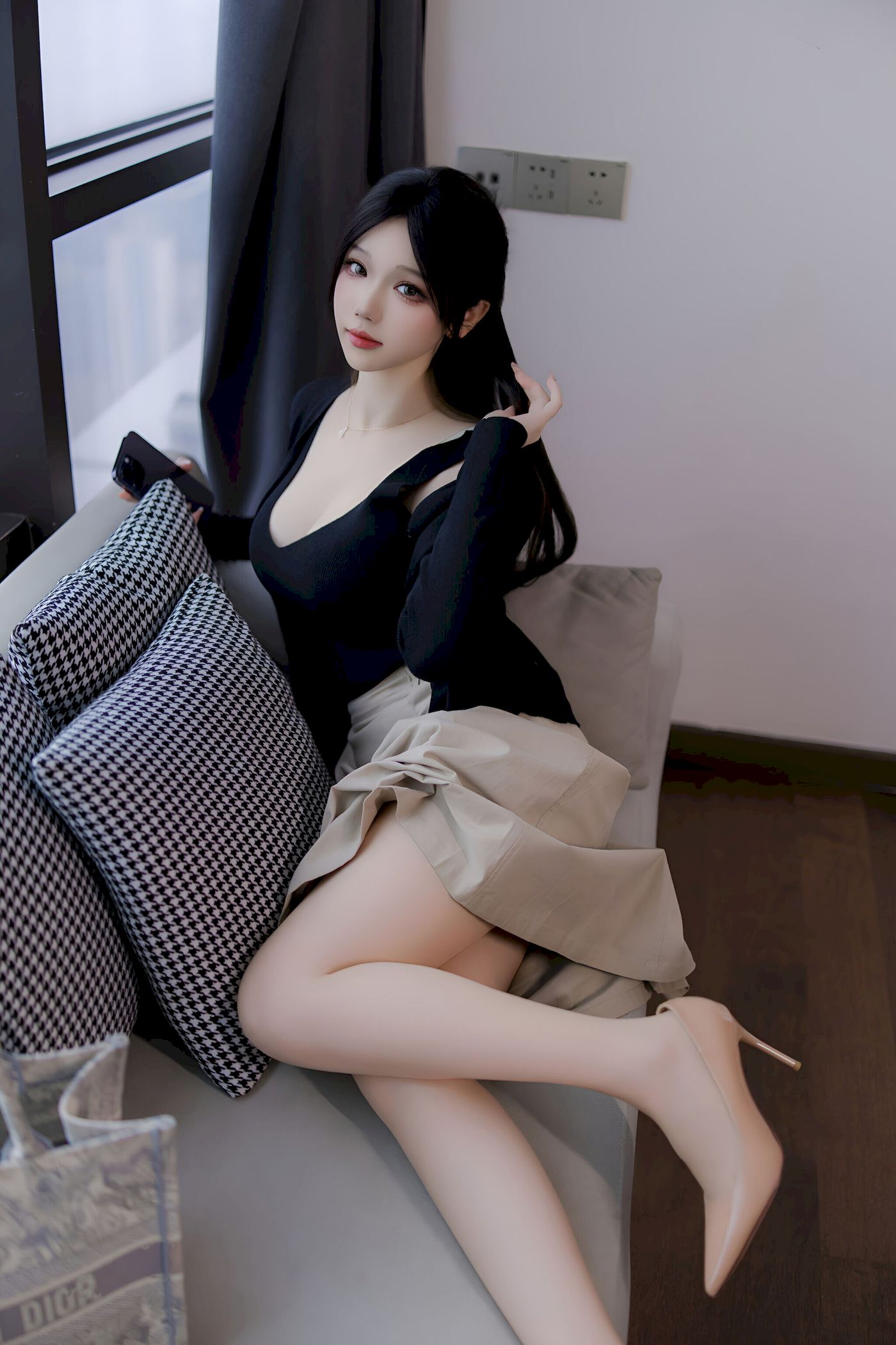 雪晴Astra丝足美腿职场大姐姐主题写真