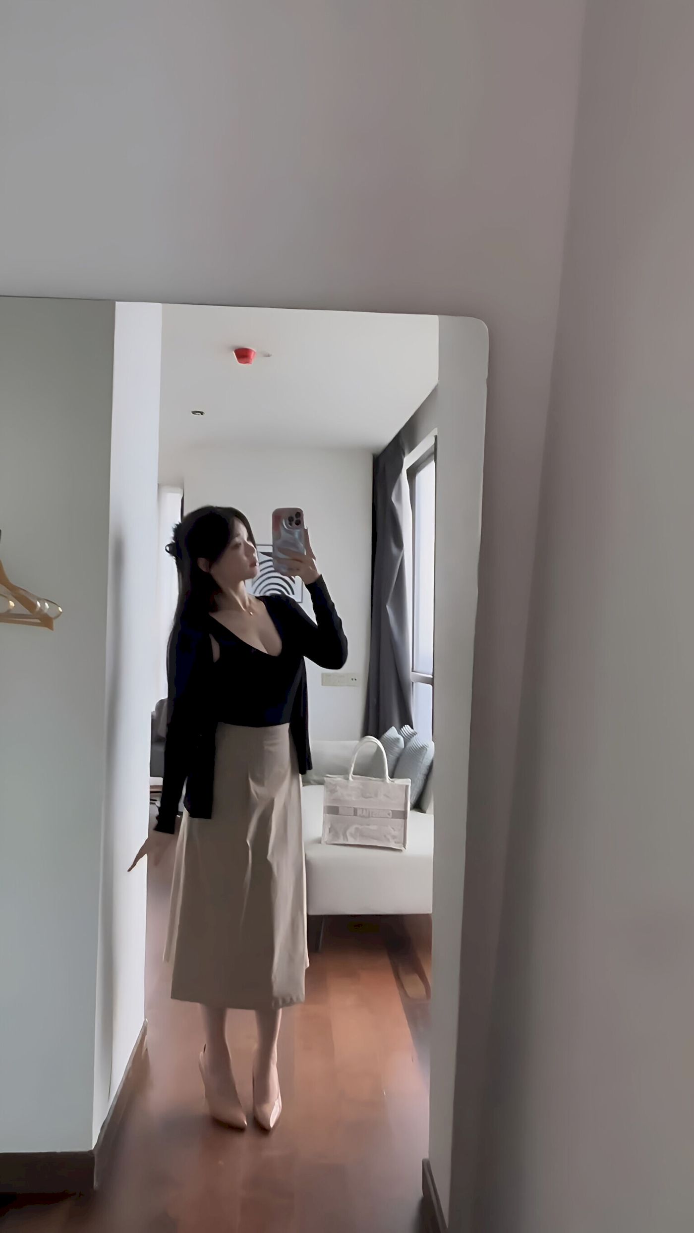 雪晴Astra丝足美腿职场大姐姐主题写真