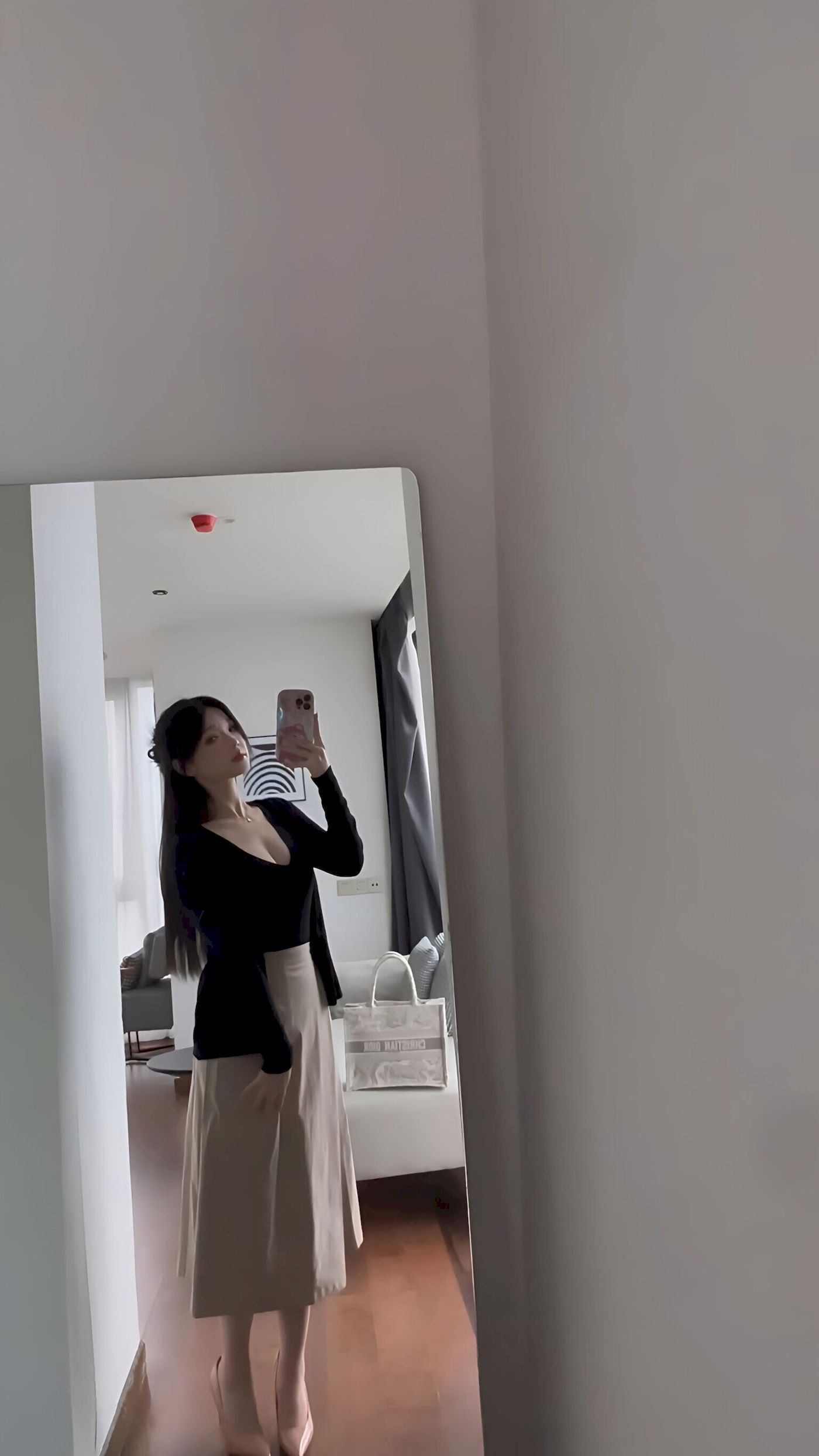 雪晴Astra丝足美腿职场大姐姐主题写真