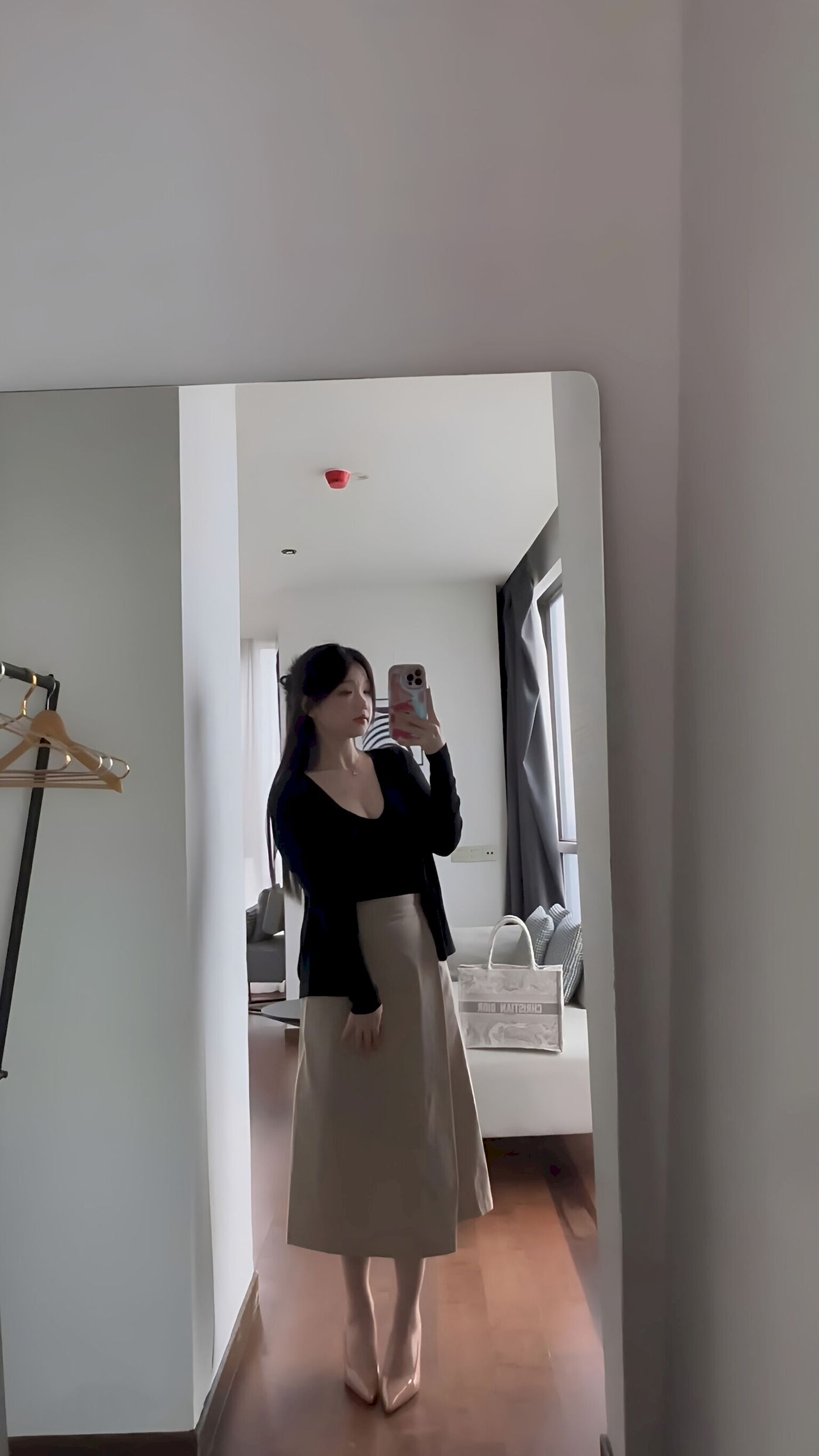 雪晴Astra丝足美腿职场大姐姐主题写真