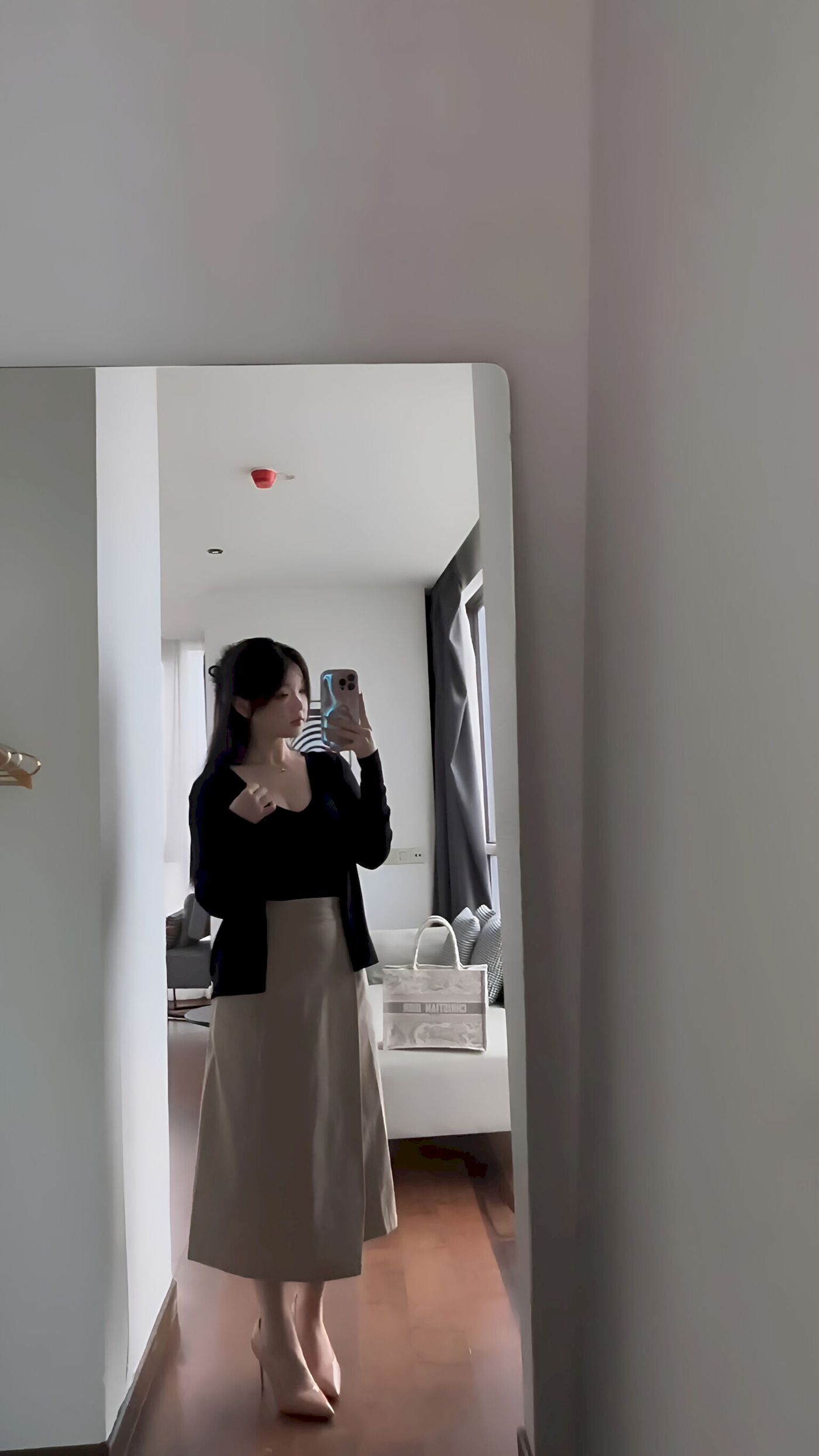 雪晴Astra丝足美腿职场大姐姐主题写真