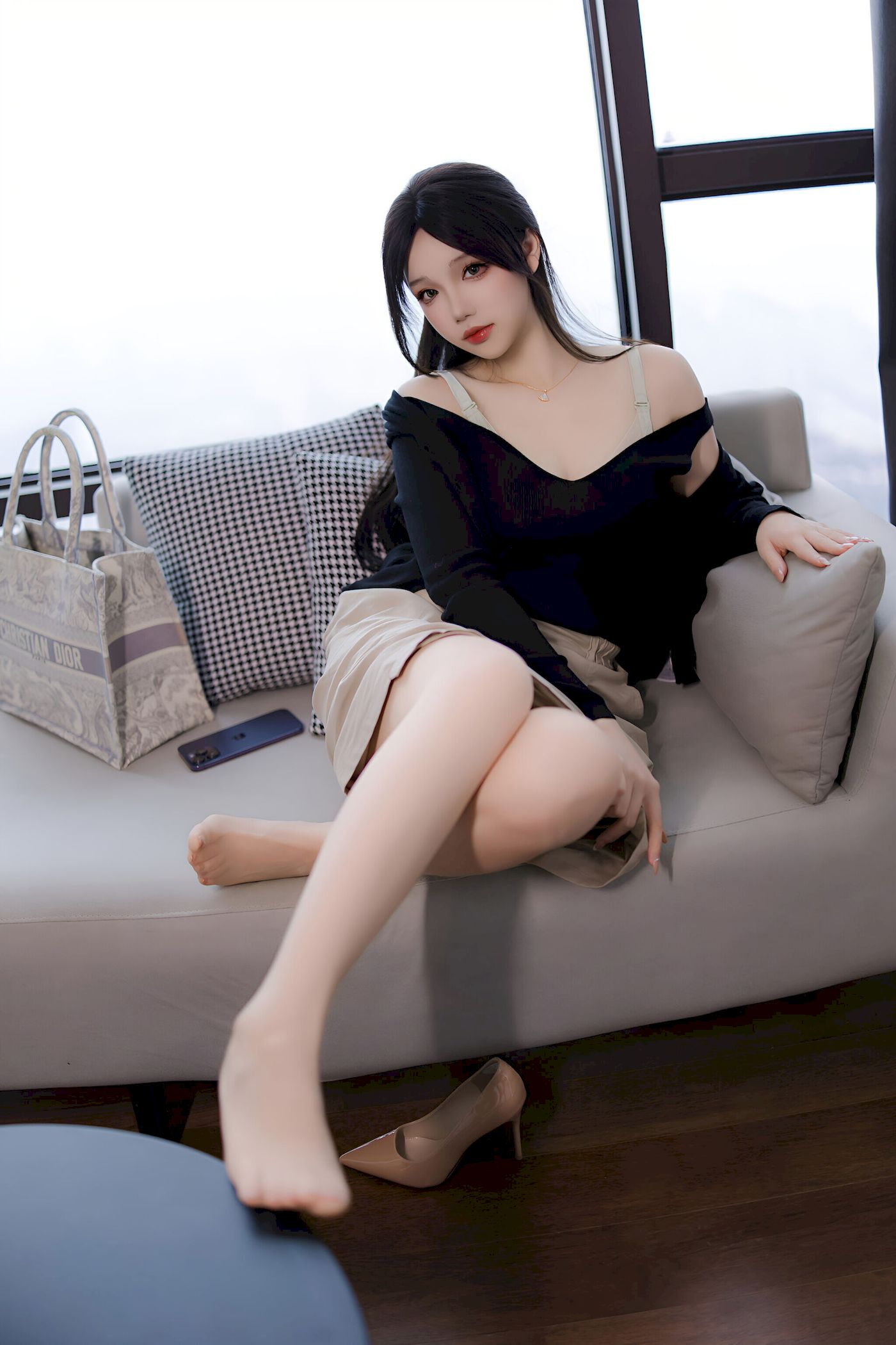 雪晴Astra丝足美腿职场大姐姐主题写真