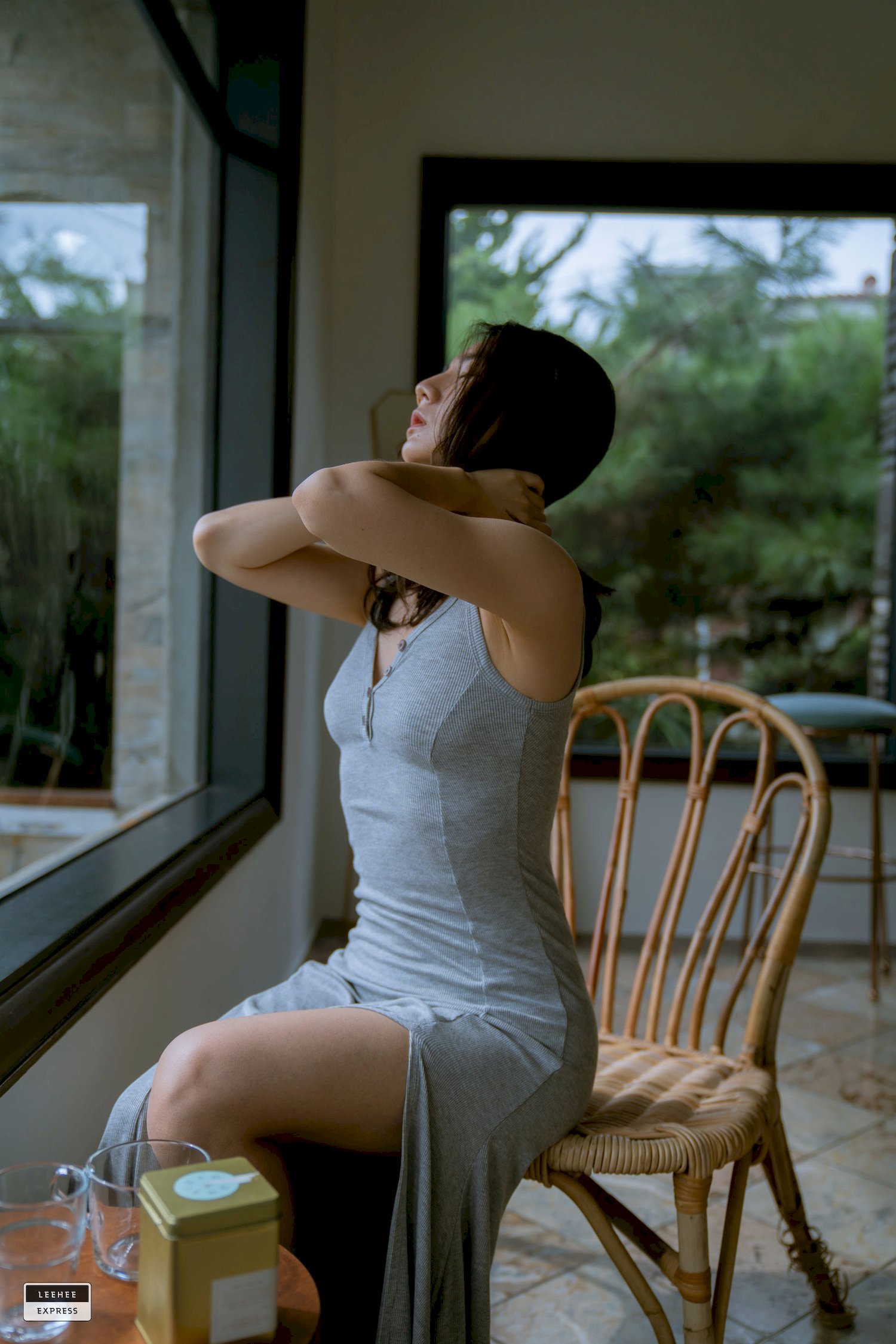 LEEHEE EXPRESS美女Ray毛衣长裙显姣好身材