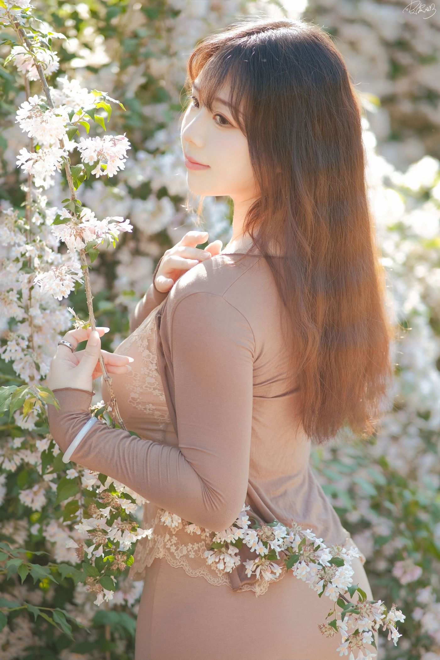 皮皮奶可可爱了啦公园长椅人妻户外写真