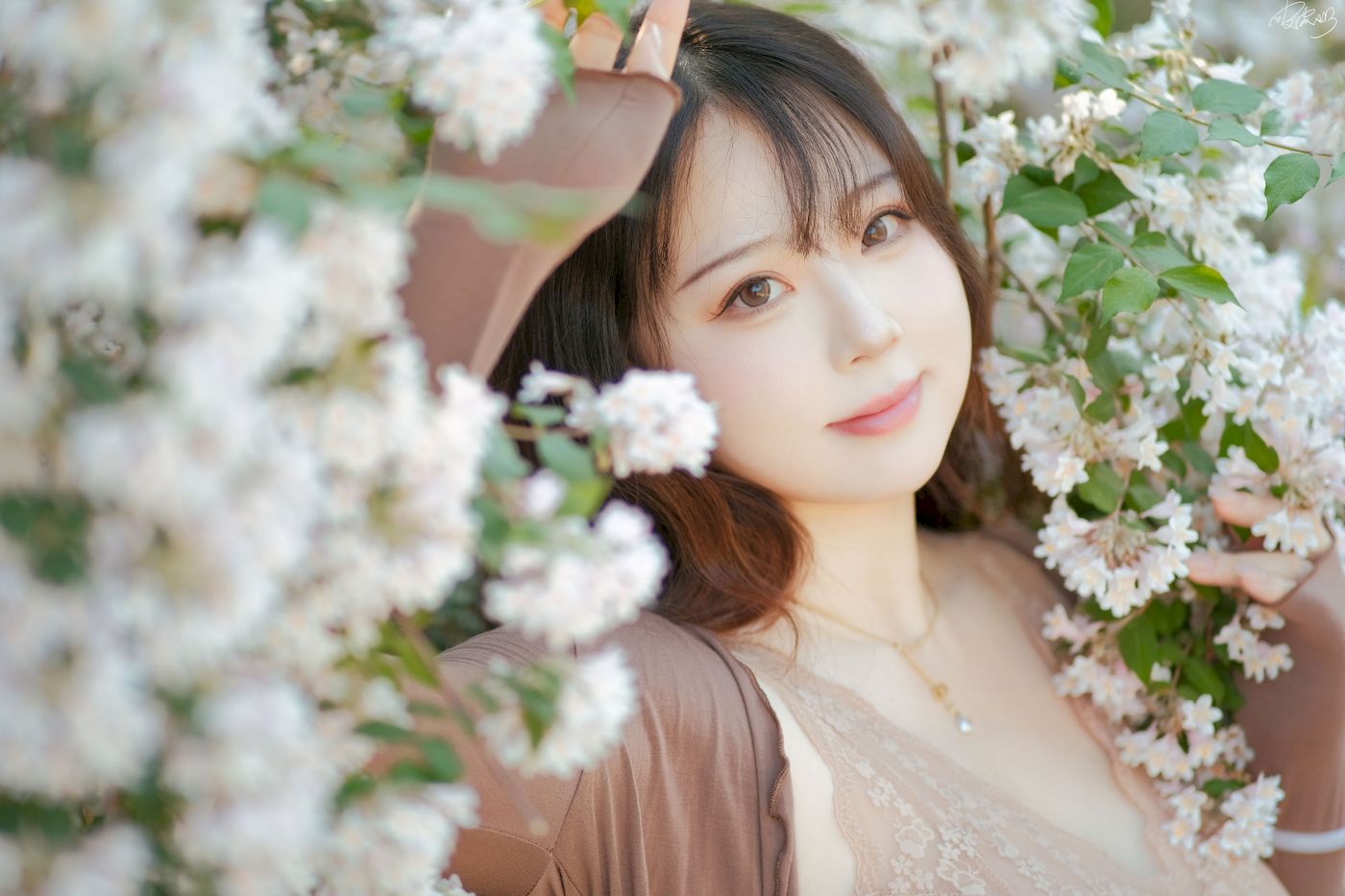 皮皮奶可可爱了啦公园长椅人妻户外写真