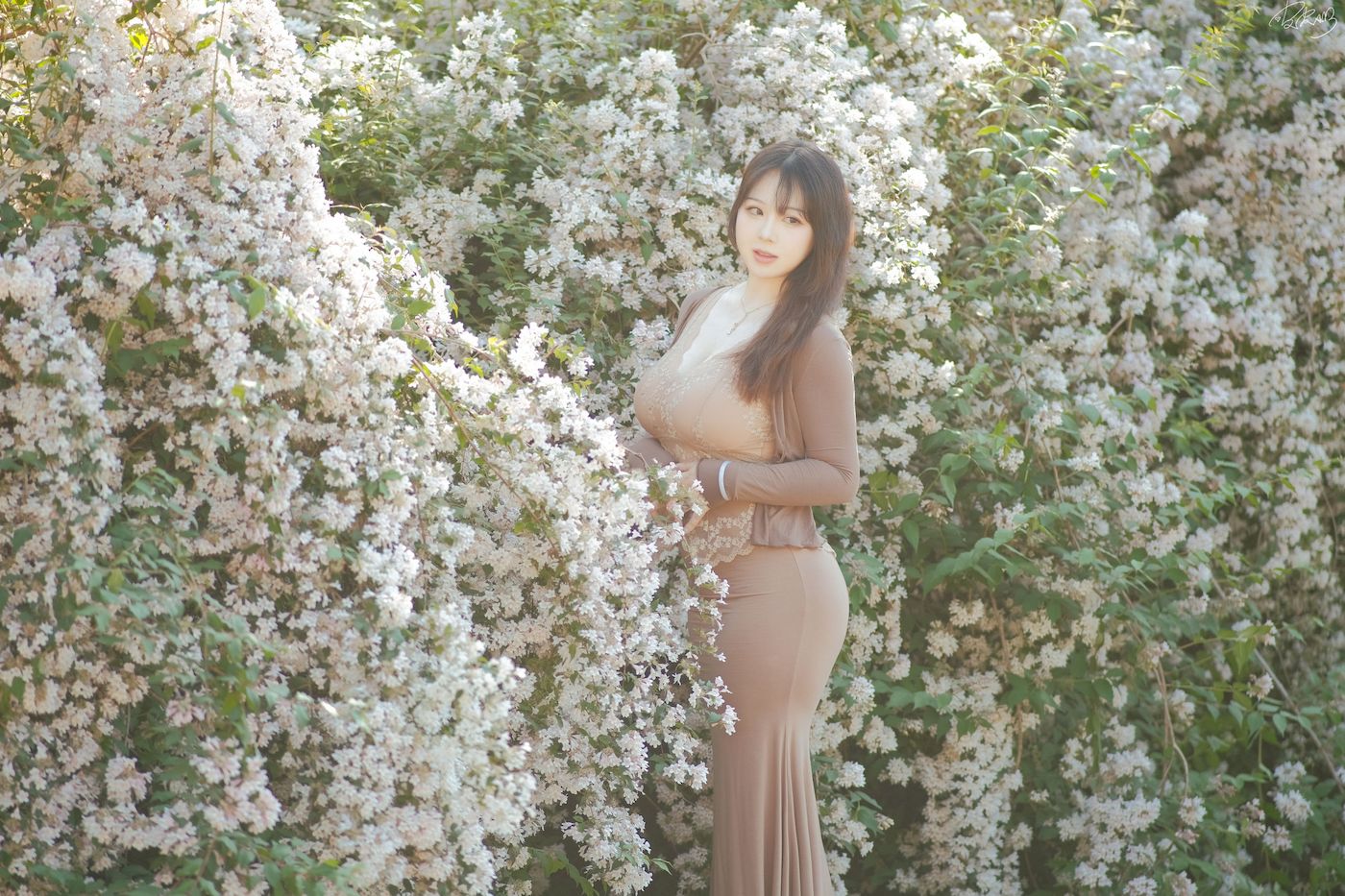 皮皮奶可可爱了啦公园长椅人妻户外写真