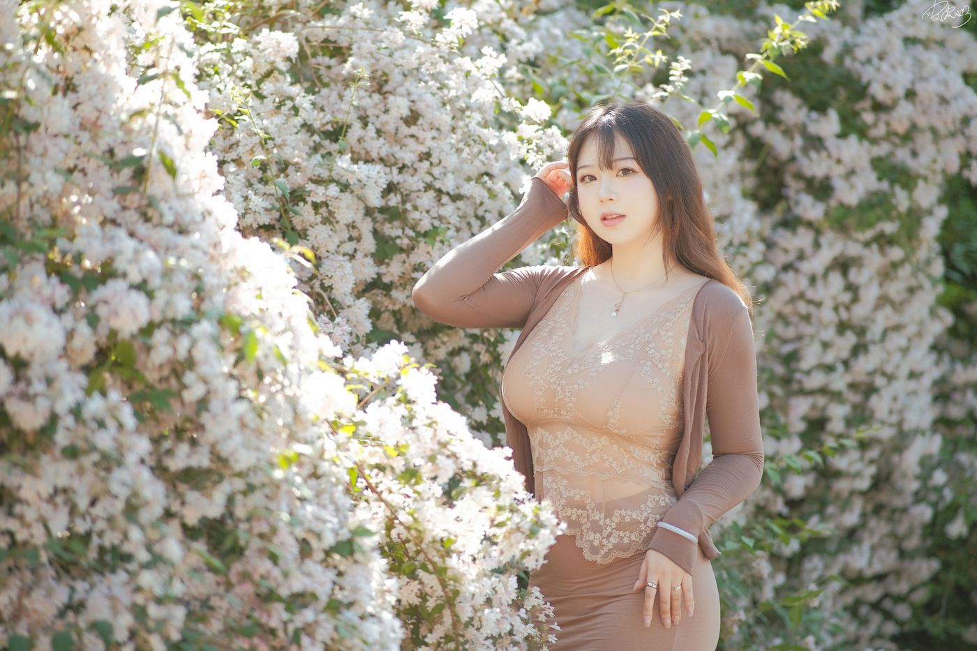 皮皮奶可可爱了啦公园长椅人妻户外写真