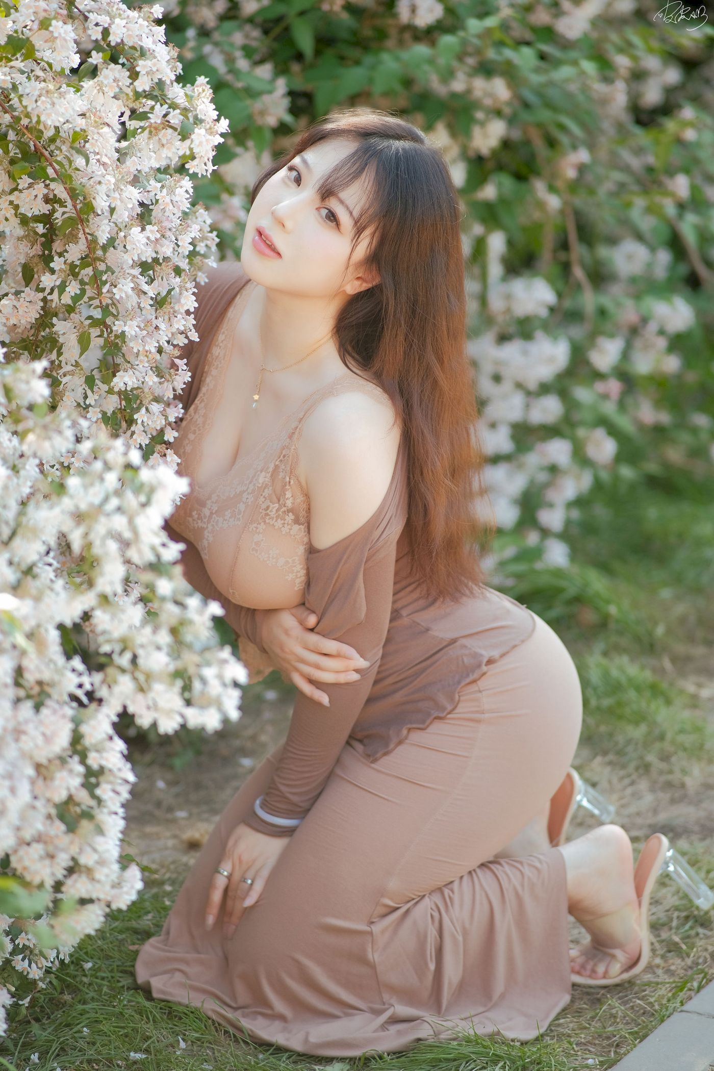 皮皮奶可可爱了啦公园长椅人妻户外写真