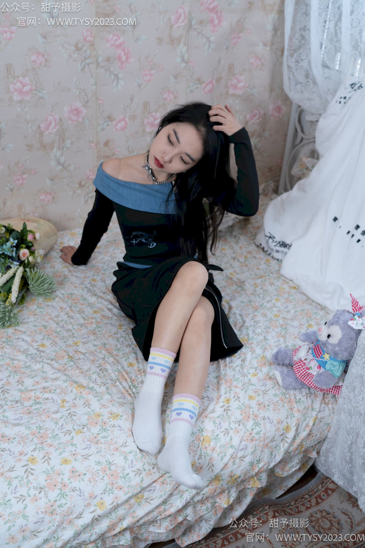 甜予摄影筱筱微卷长发休闲风写真