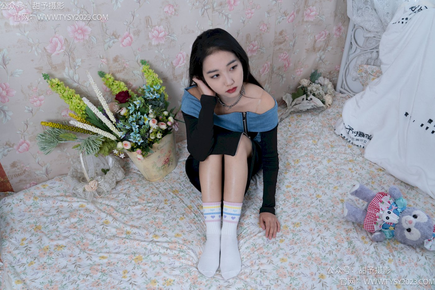 甜予摄影筱筱微卷长发休闲风写真