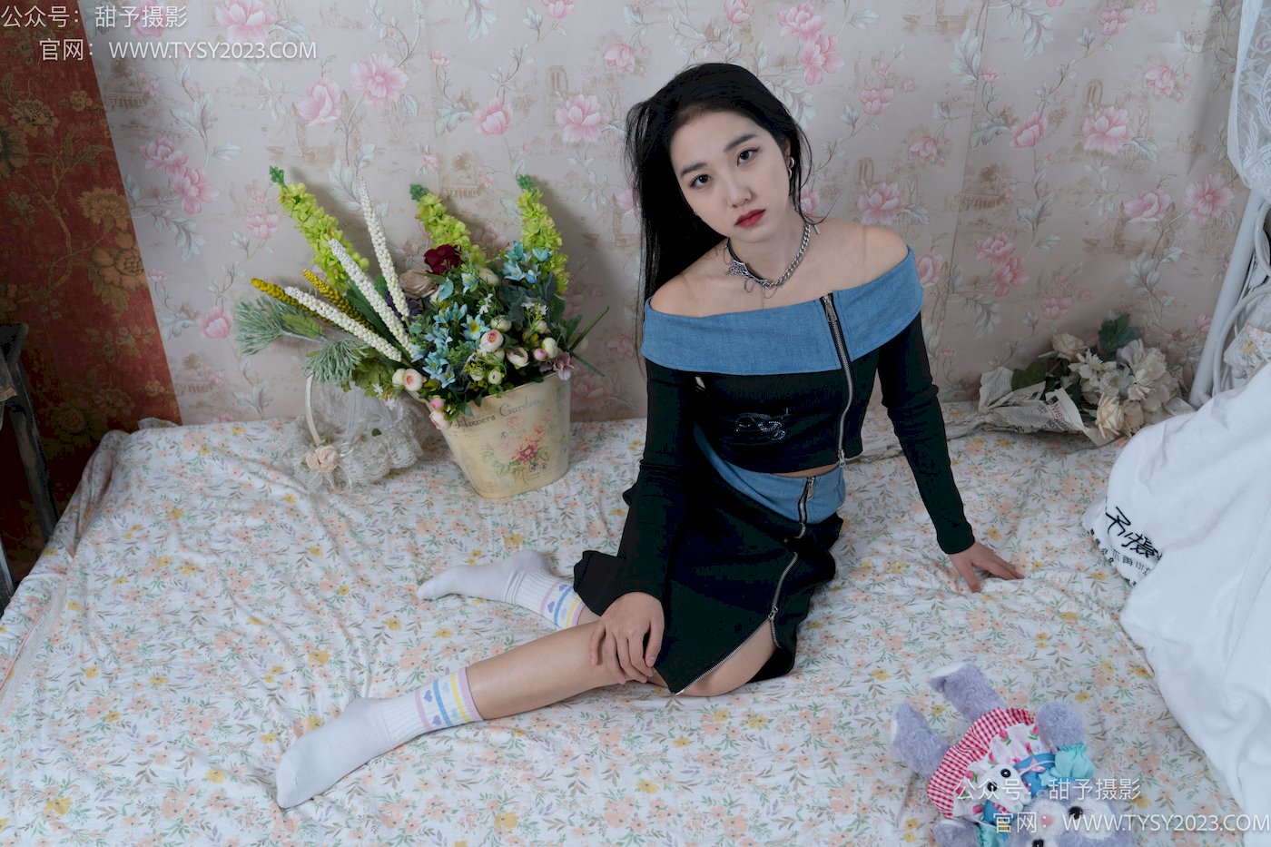 甜予摄影筱筱微卷长发休闲风写真