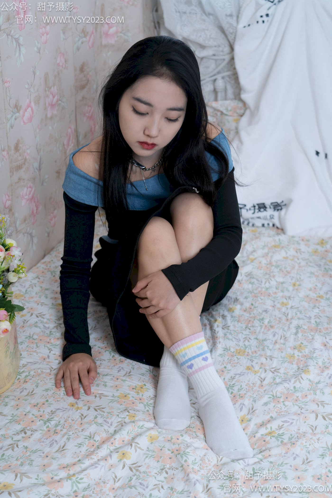 甜予摄影筱筱微卷长发休闲风写真