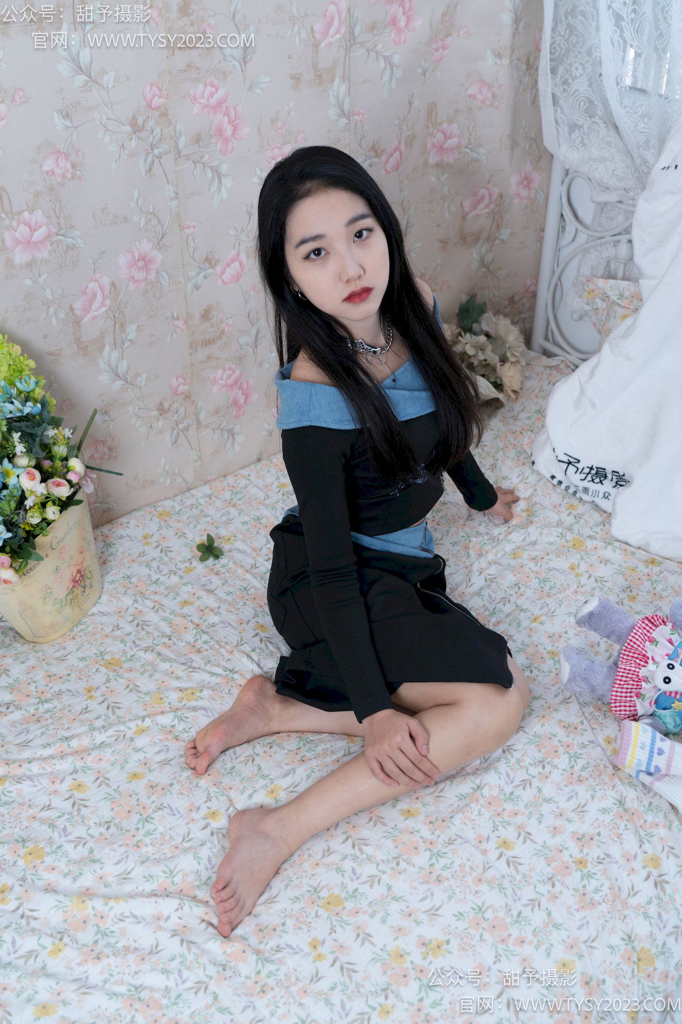 甜予摄影筱筱微卷长发休闲风写真