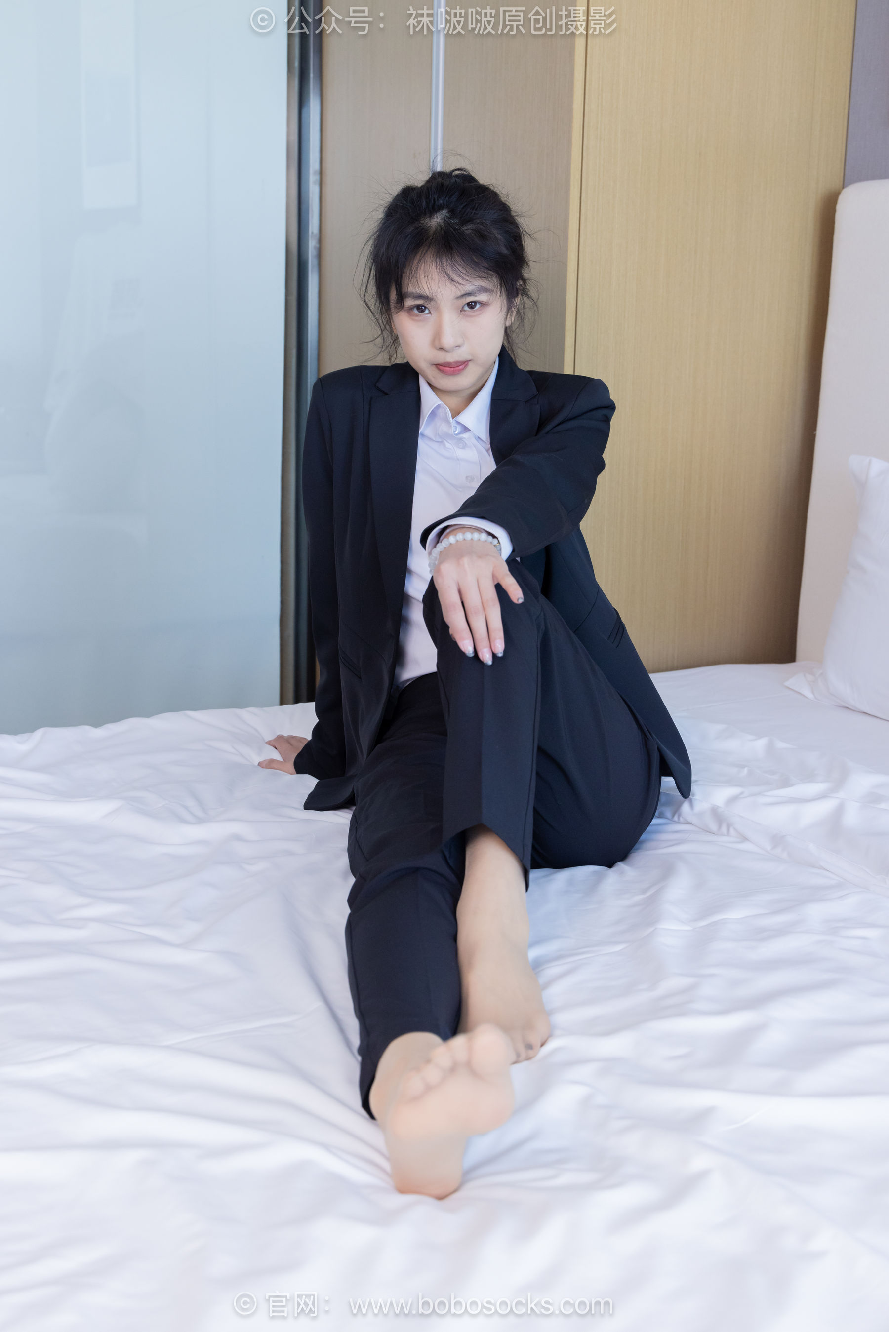 袜啵啵模特奶油白领OL制服裤里丝写真