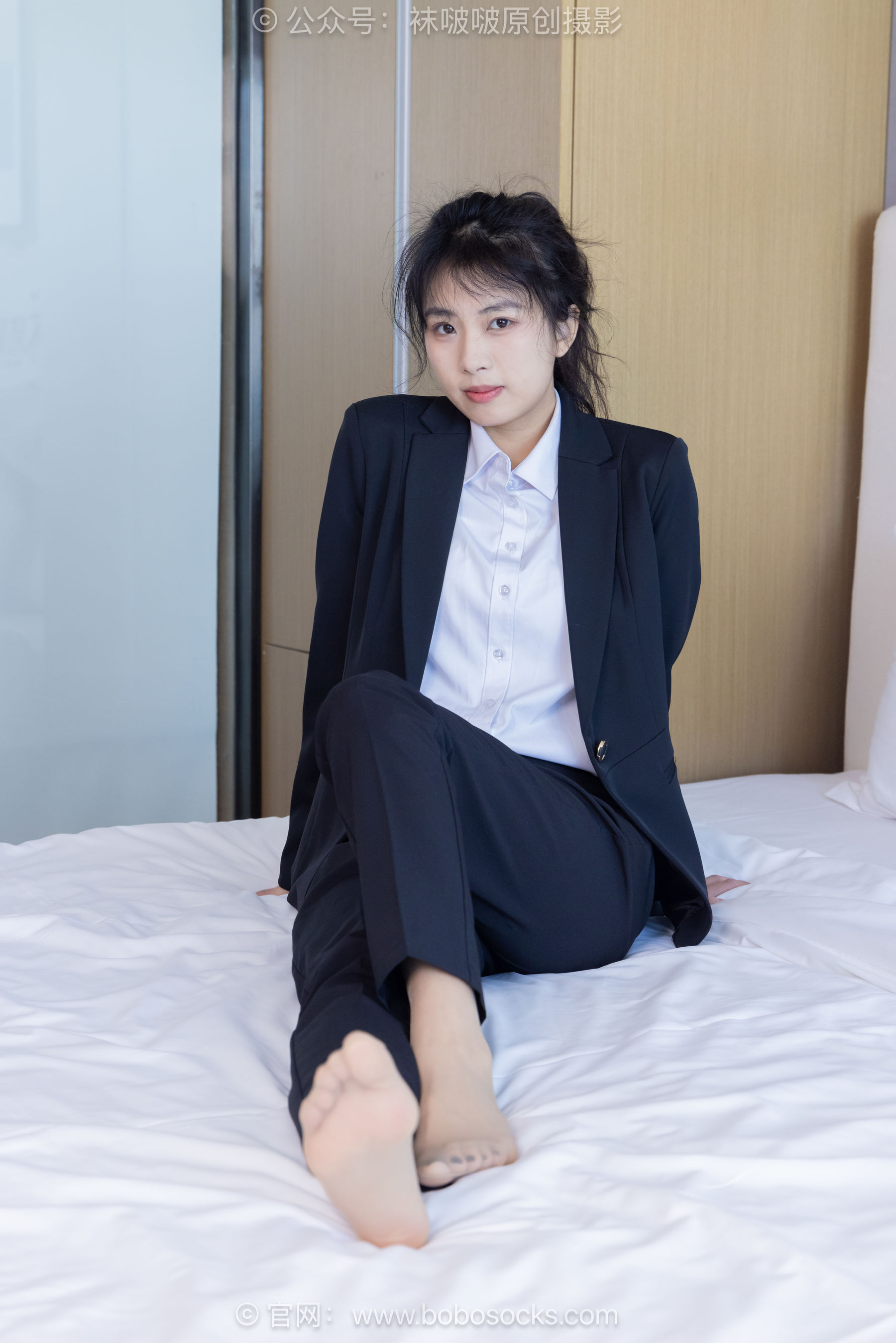 袜啵啵模特奶油白领OL制服裤里丝写真