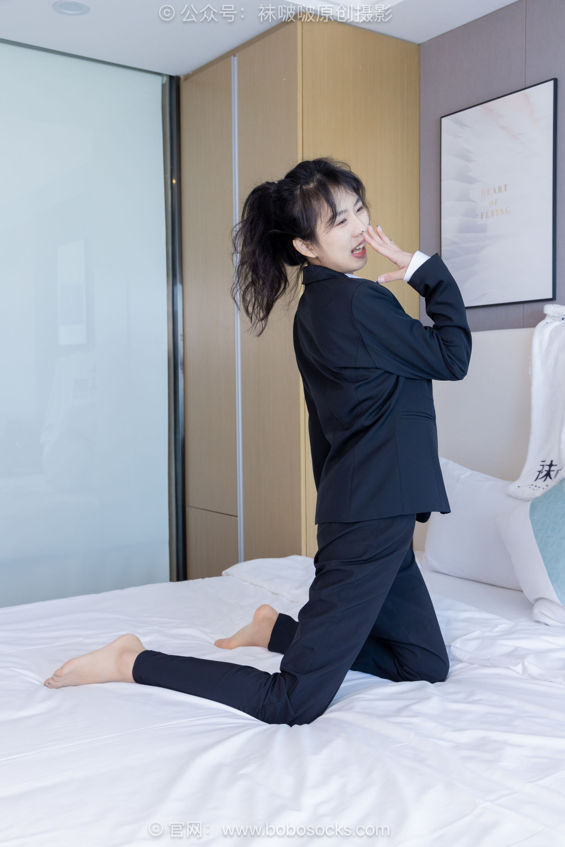 袜啵啵模特奶油白领OL制服裤里丝写真