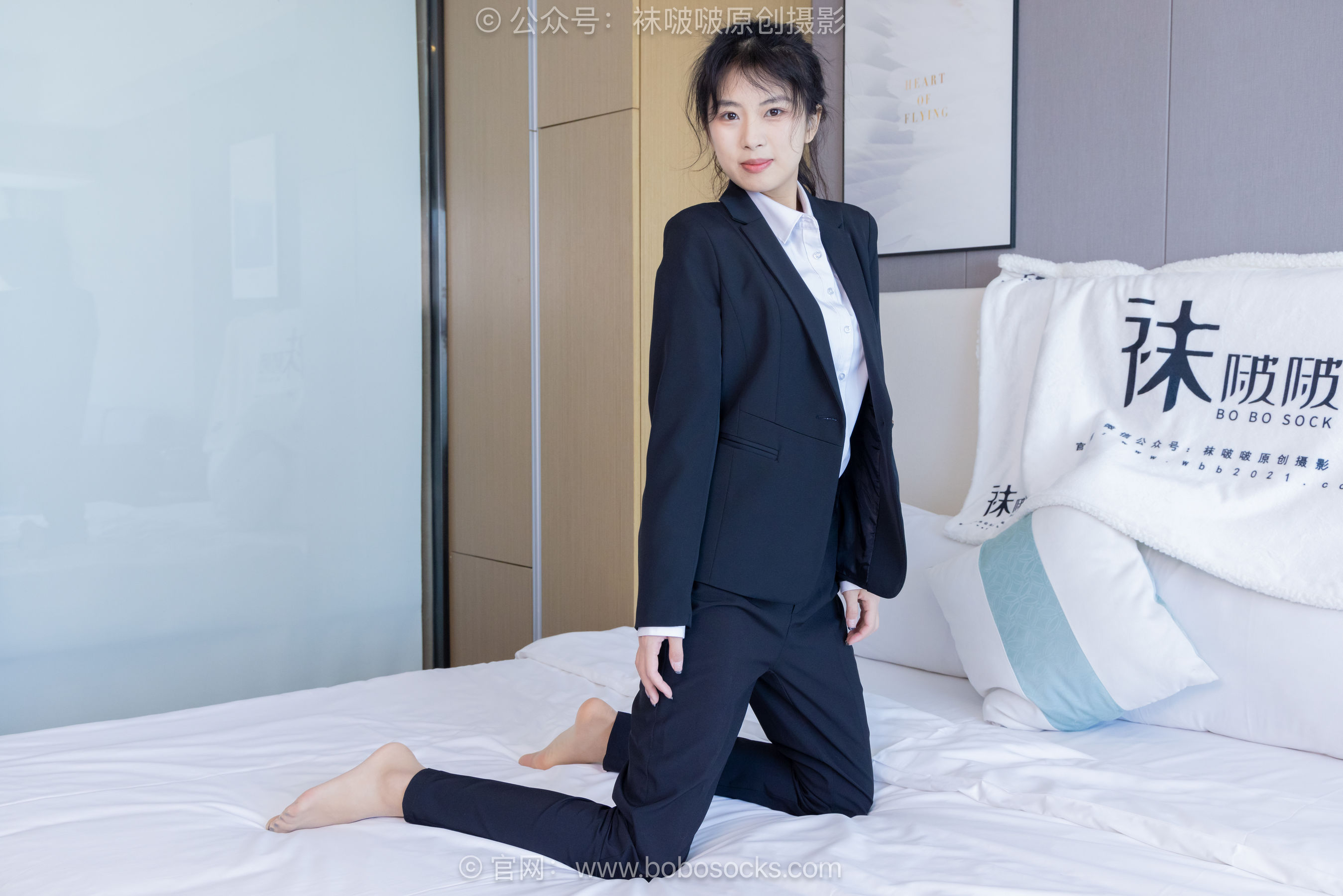 袜啵啵模特奶油白领OL制服裤里丝写真