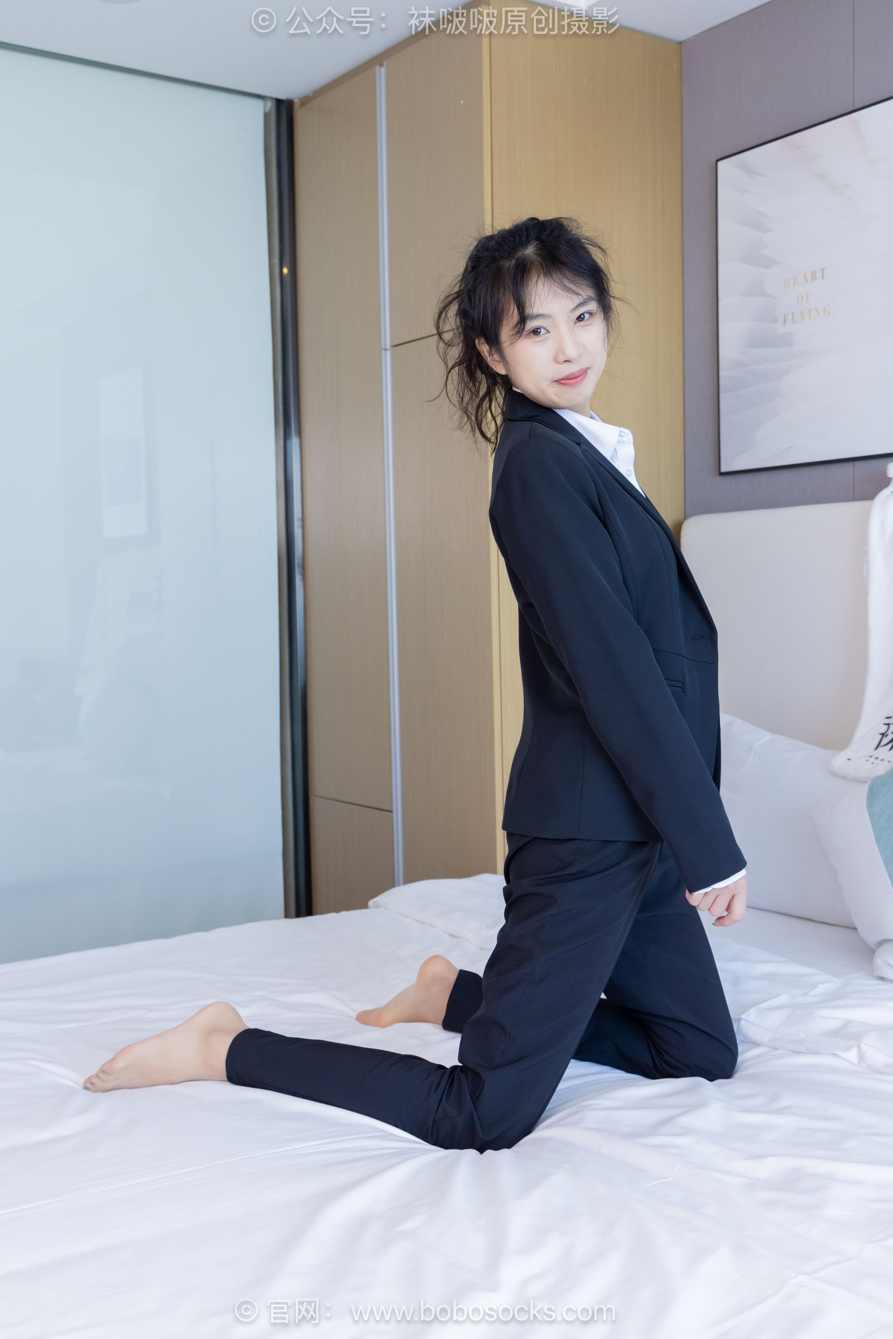 袜啵啵模特奶油白领OL制服裤里丝写真