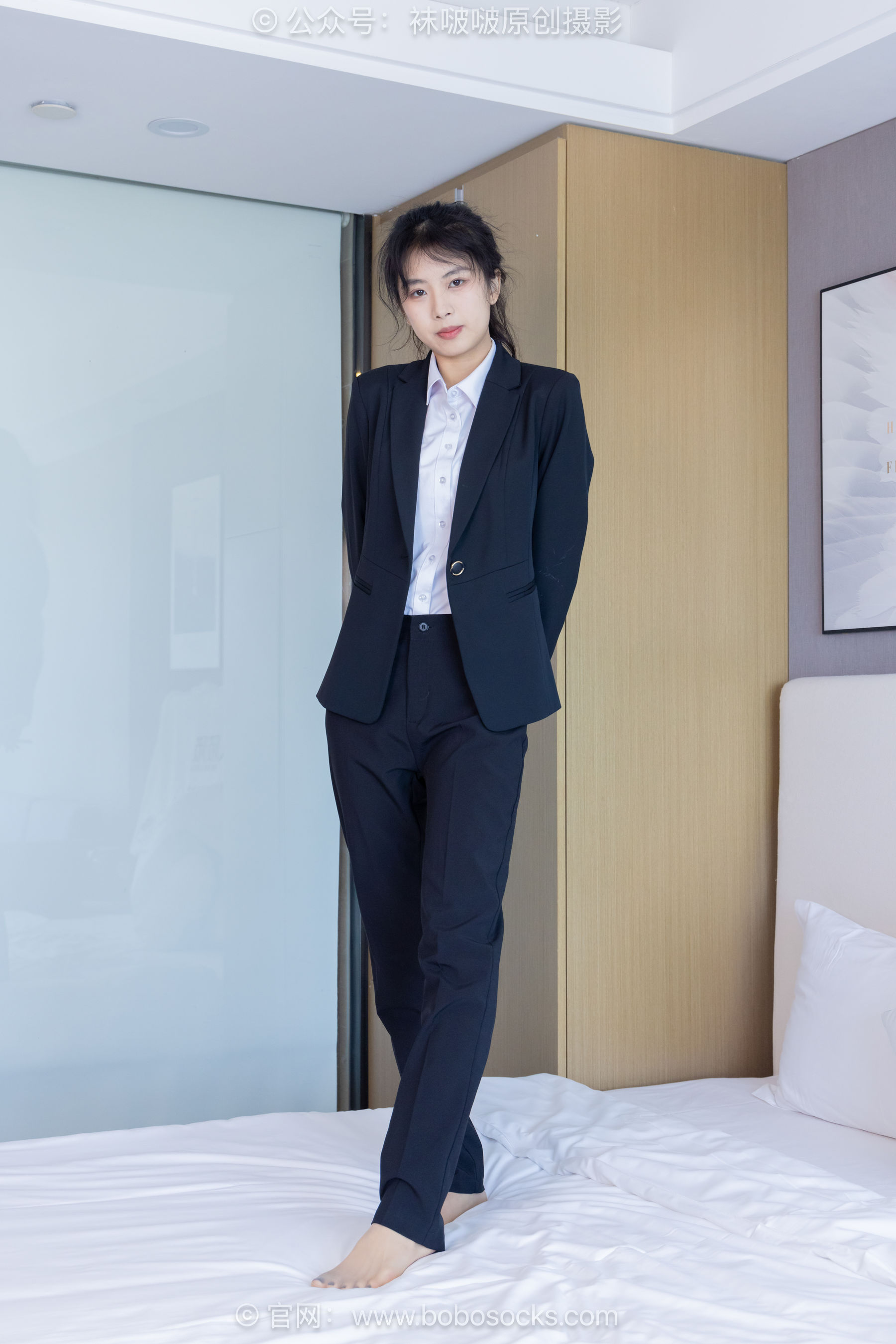 袜啵啵模特奶油白领OL制服裤里丝写真