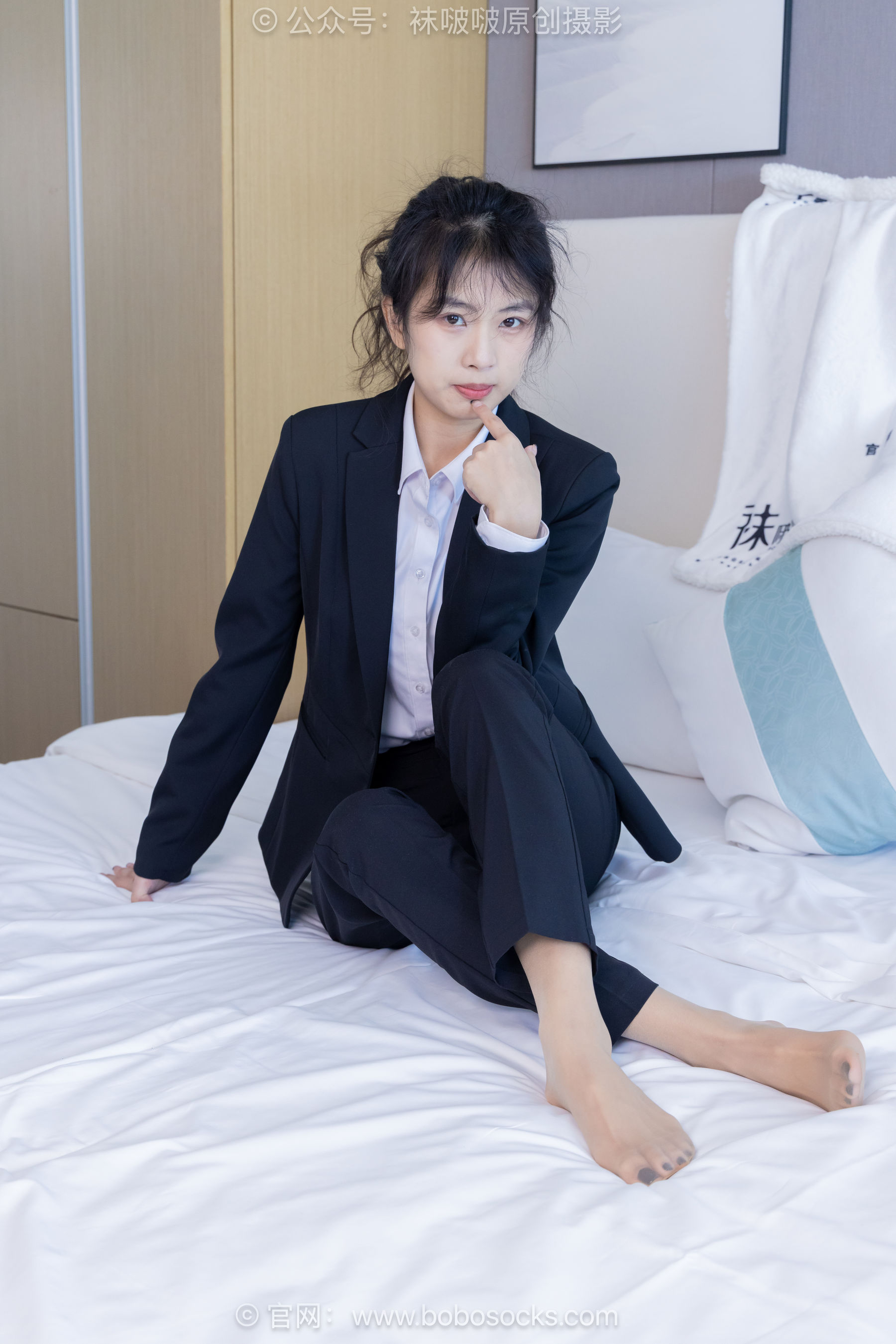 袜啵啵模特奶油白领OL制服裤里丝写真