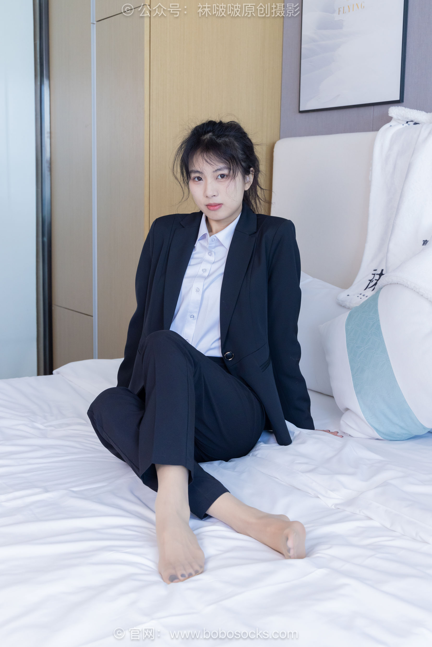 袜啵啵模特奶油白领OL制服裤里丝写真