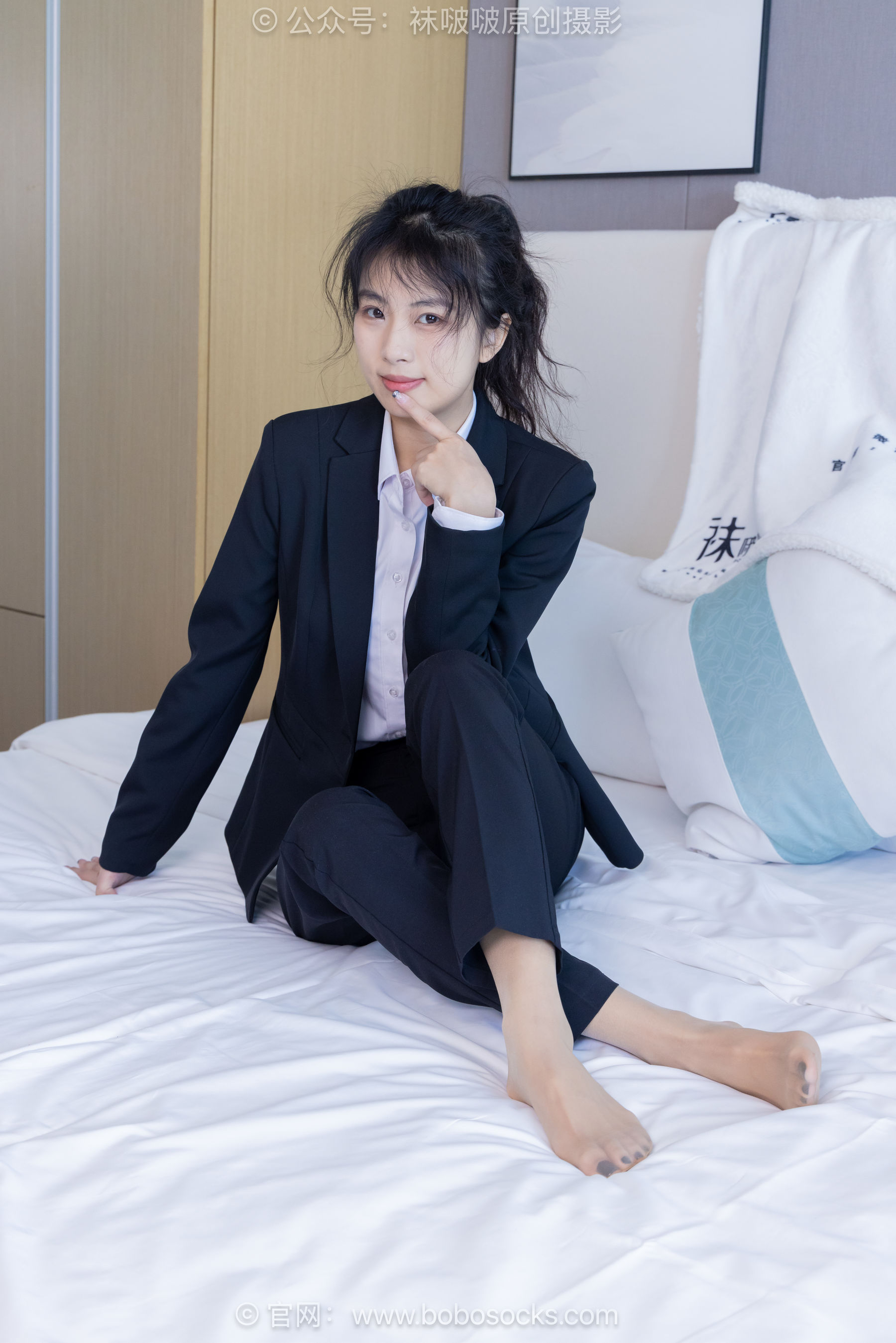 袜啵啵模特奶油白领OL制服裤里丝写真