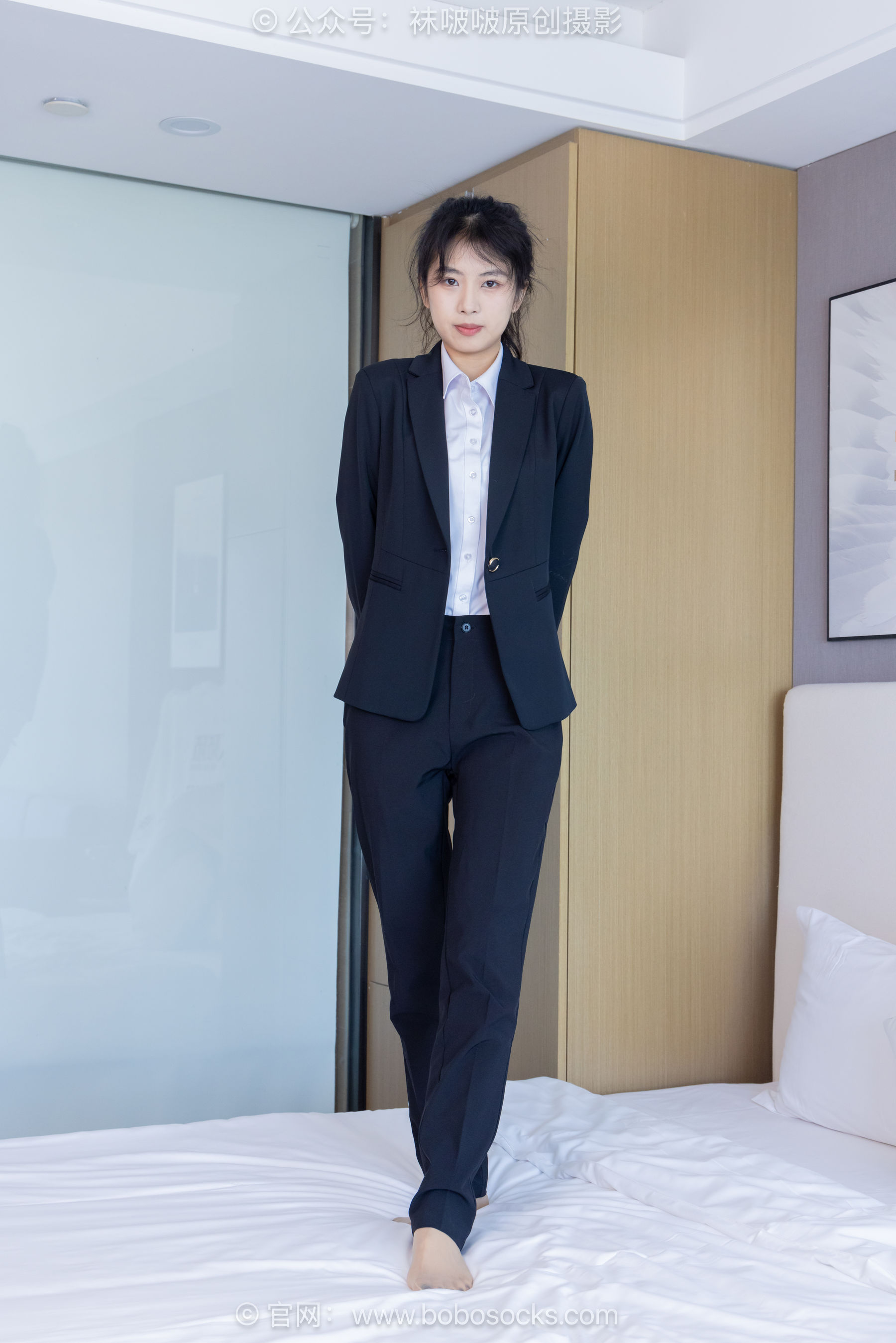 袜啵啵模特奶油白领OL制服裤里丝写真