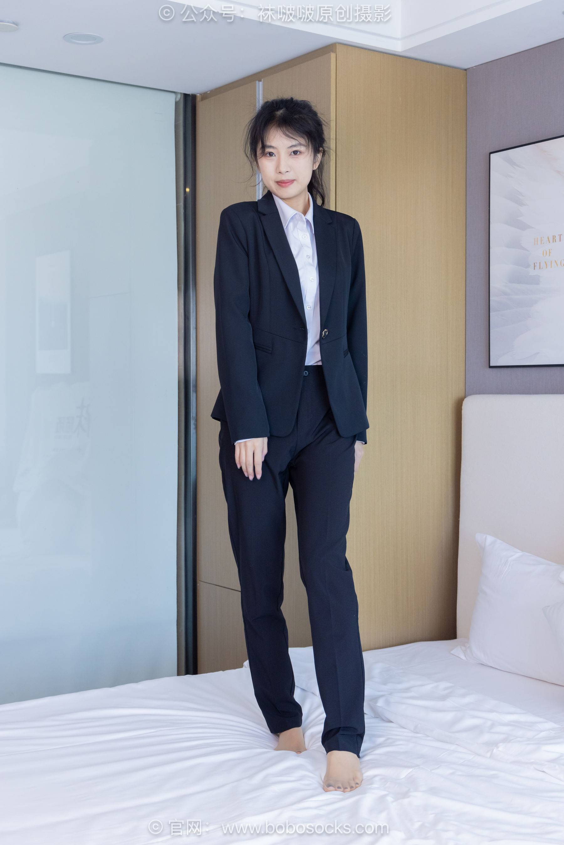 袜啵啵模特奶油白领OL制服裤里丝写真