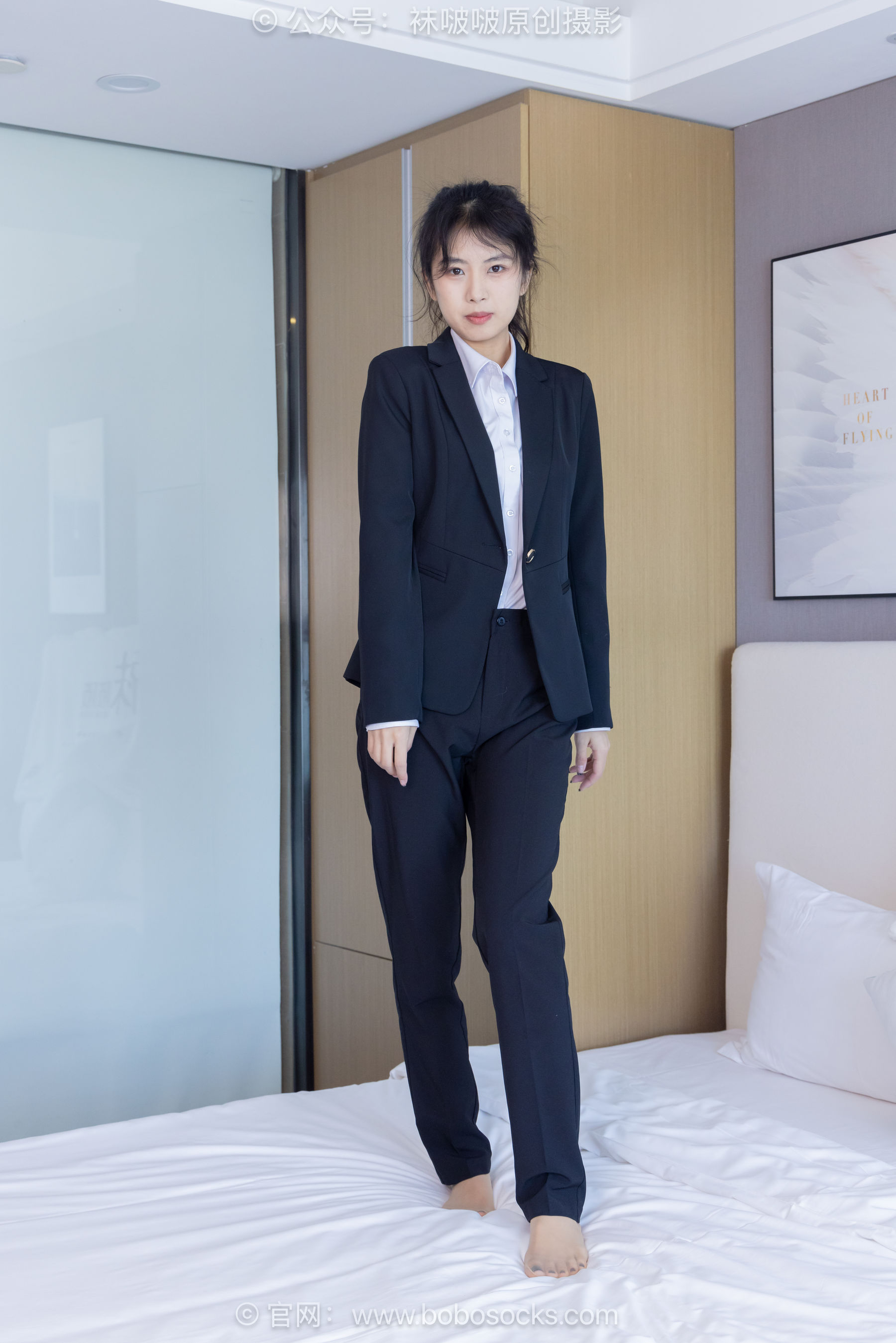 袜啵啵模特奶油白领OL制服裤里丝写真