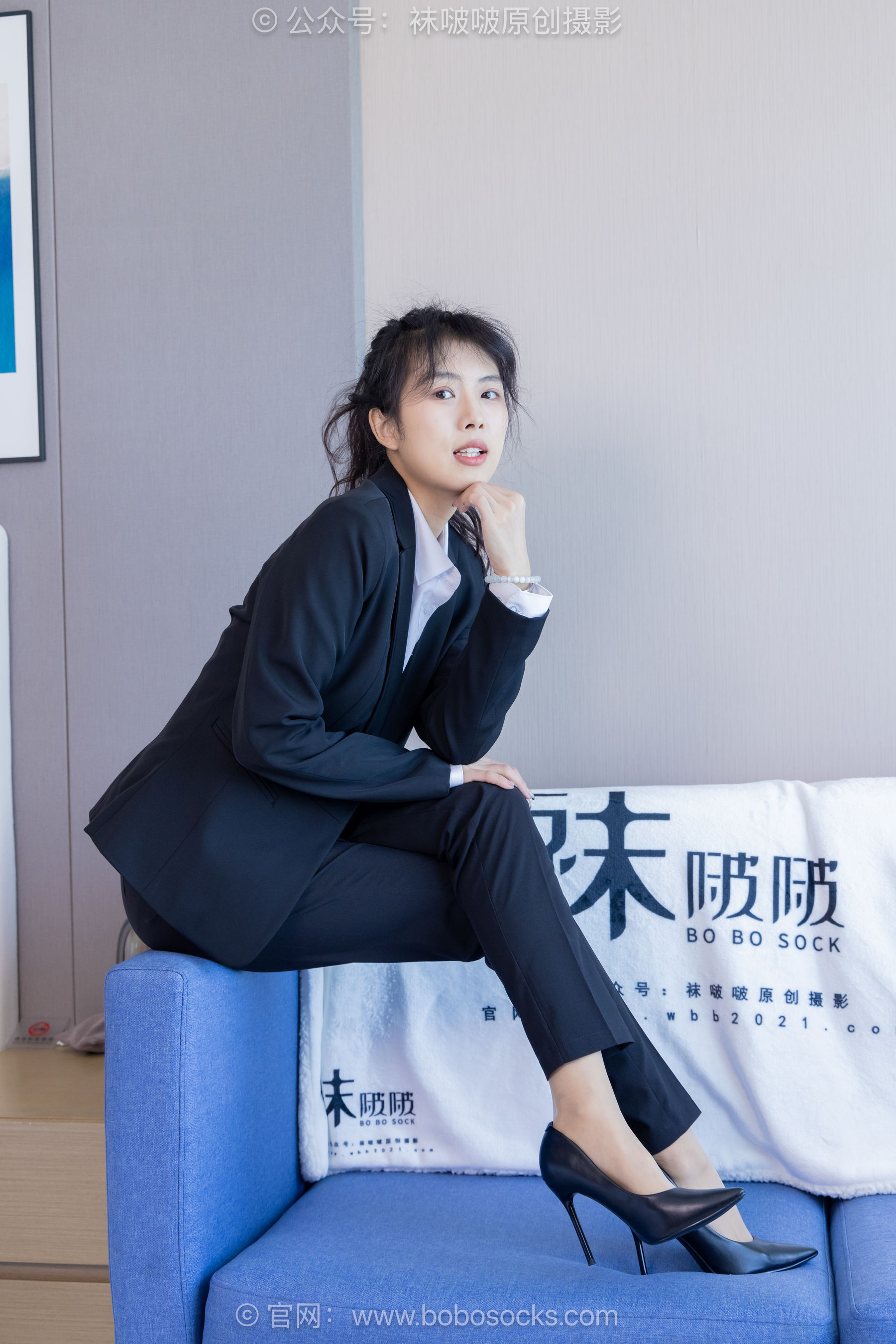 袜啵啵模特奶油白领OL制服裤里丝写真