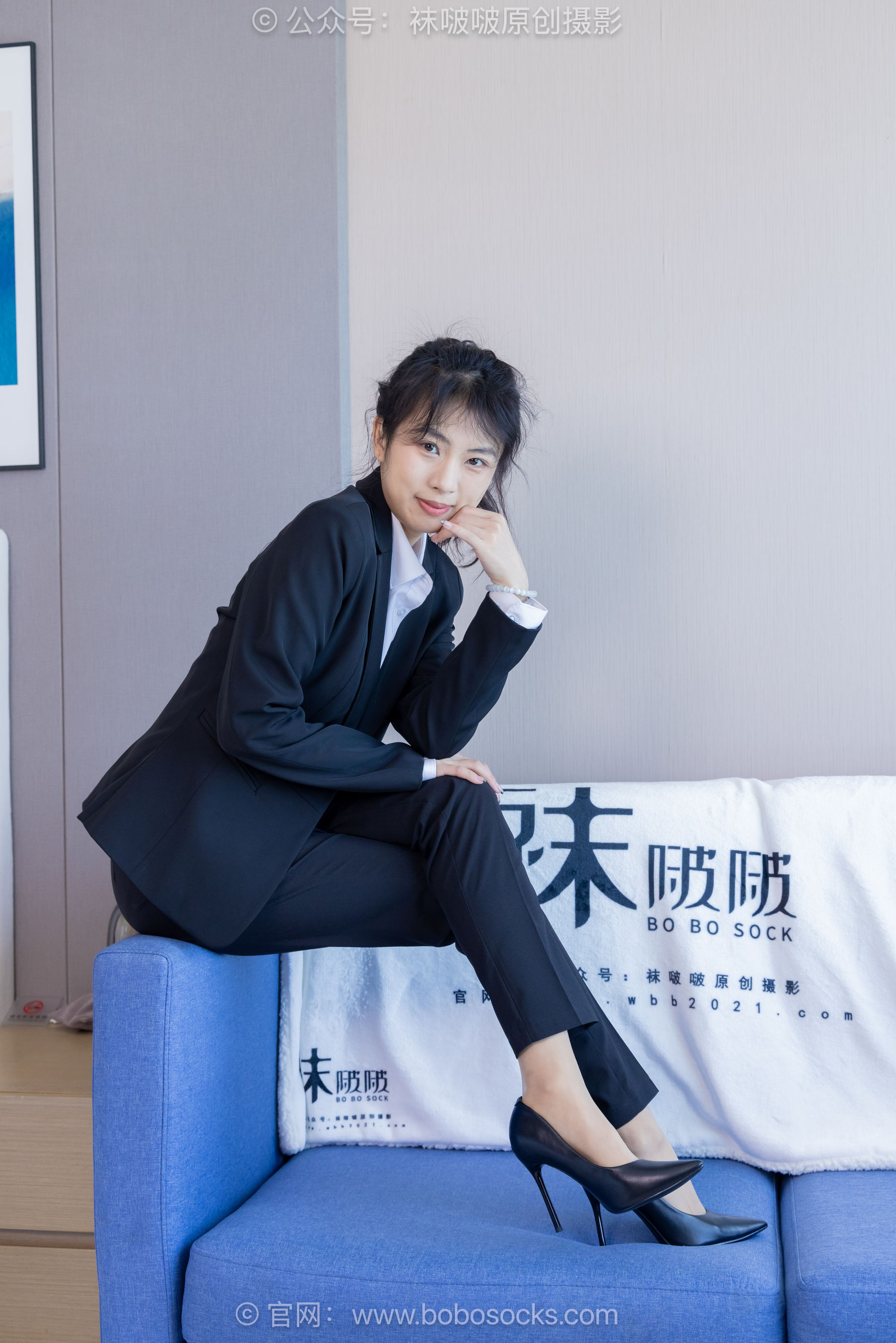 袜啵啵模特奶油白领OL制服裤里丝写真